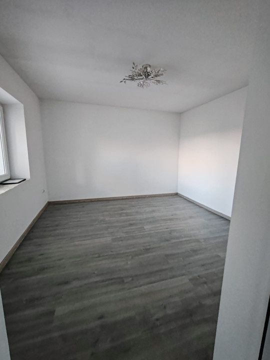 Imobil compus din casa si 1800mp teren in Suburbia Brodoc, judet Vaslui — fotografia 6