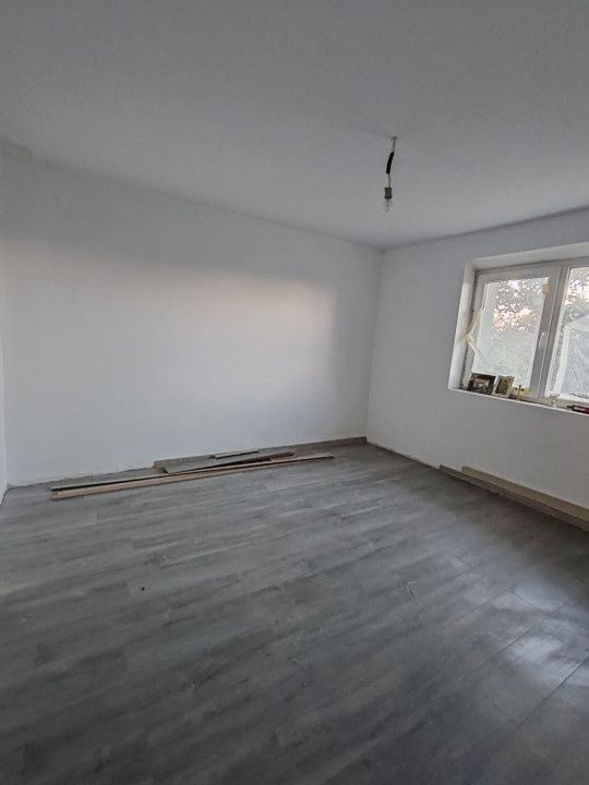 Imobil compus din casa si 1800mp teren in Suburbia Brodoc, judet Vaslui — fotografia 7