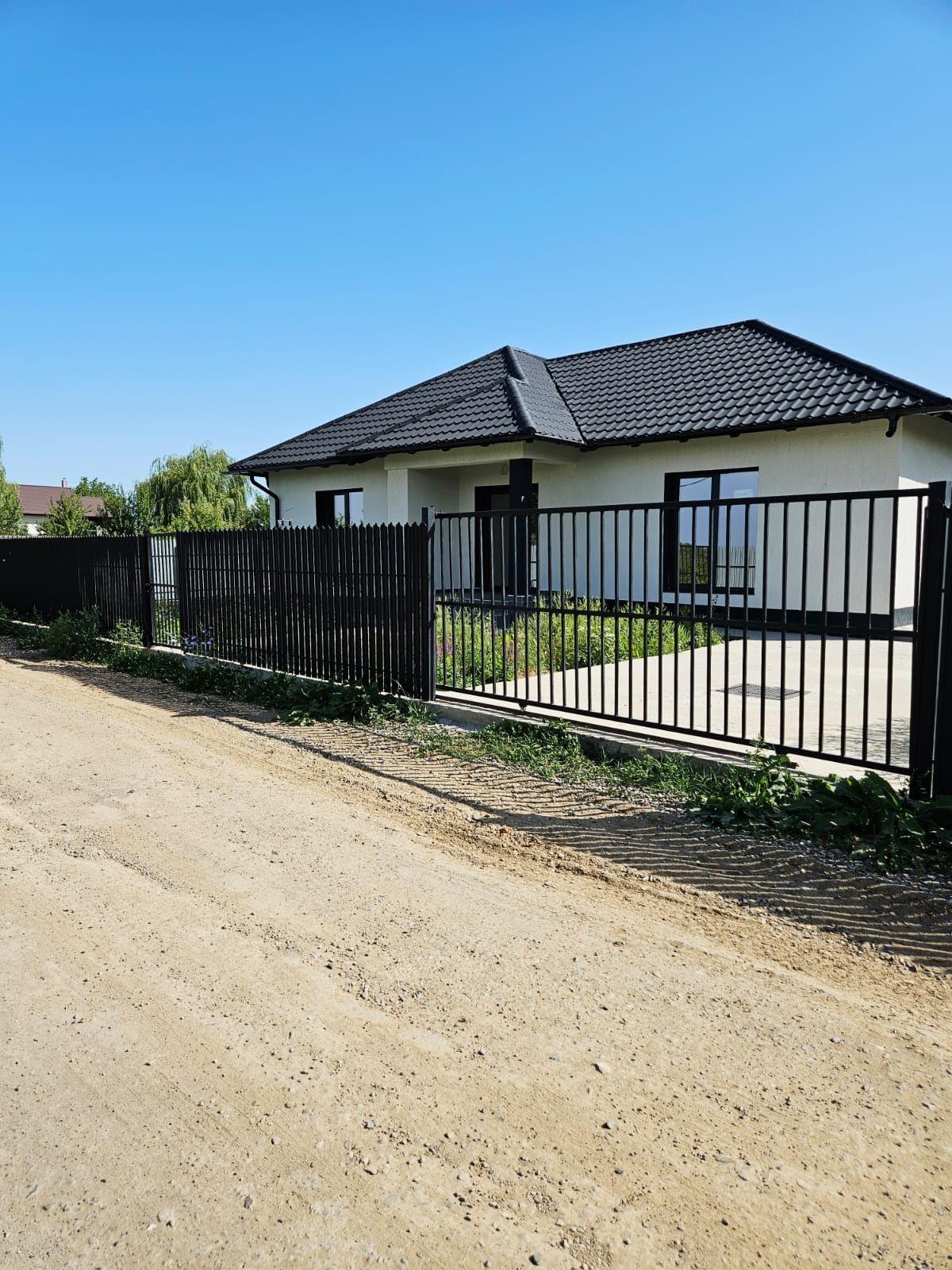Casă VIȘAN, 3 camere decomandat 74 mp utili, teren 430 mp + parcare — fotografia 2