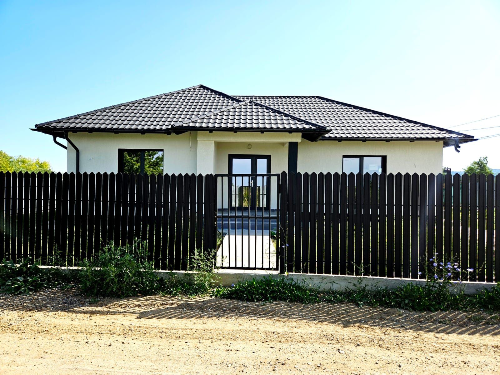 Casă VIȘAN, 3 camere decomandat 74 mp utili, teren 430 mp + parcare — fotografia 3