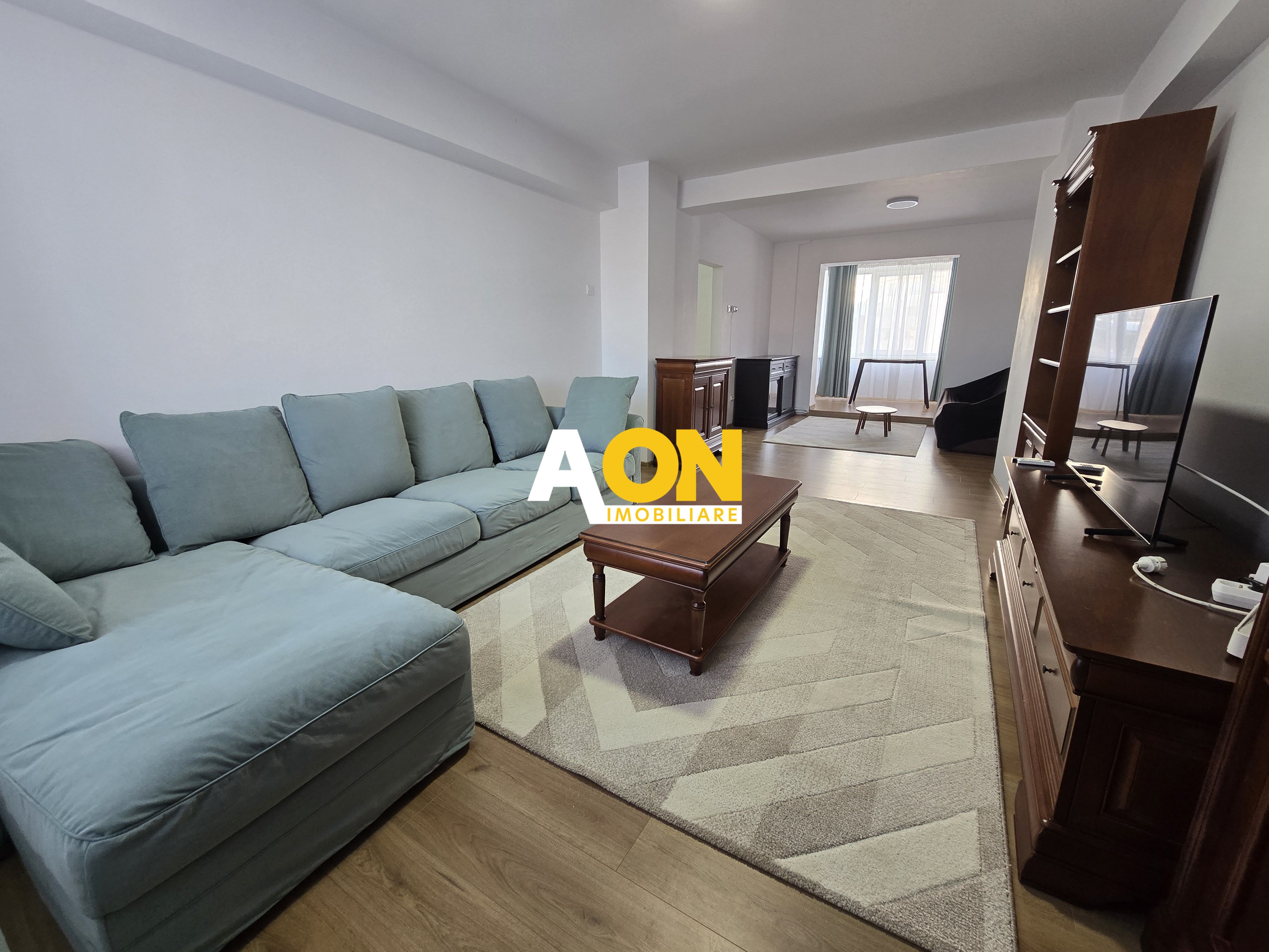 Apartament cu 4 Camere, Complet Mobilat, Lift, Zona Centru