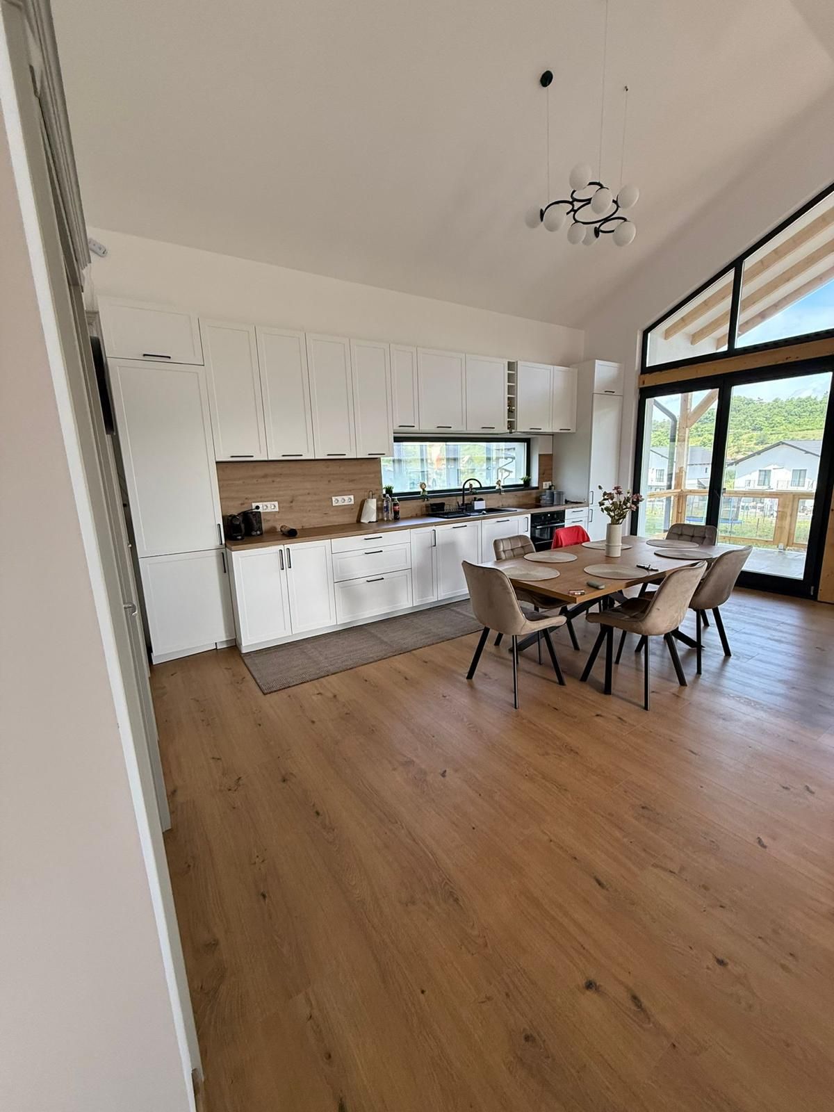 Casa 4 camere,2bai, 700 mp teren,mobilată si utilată — fotografia 9