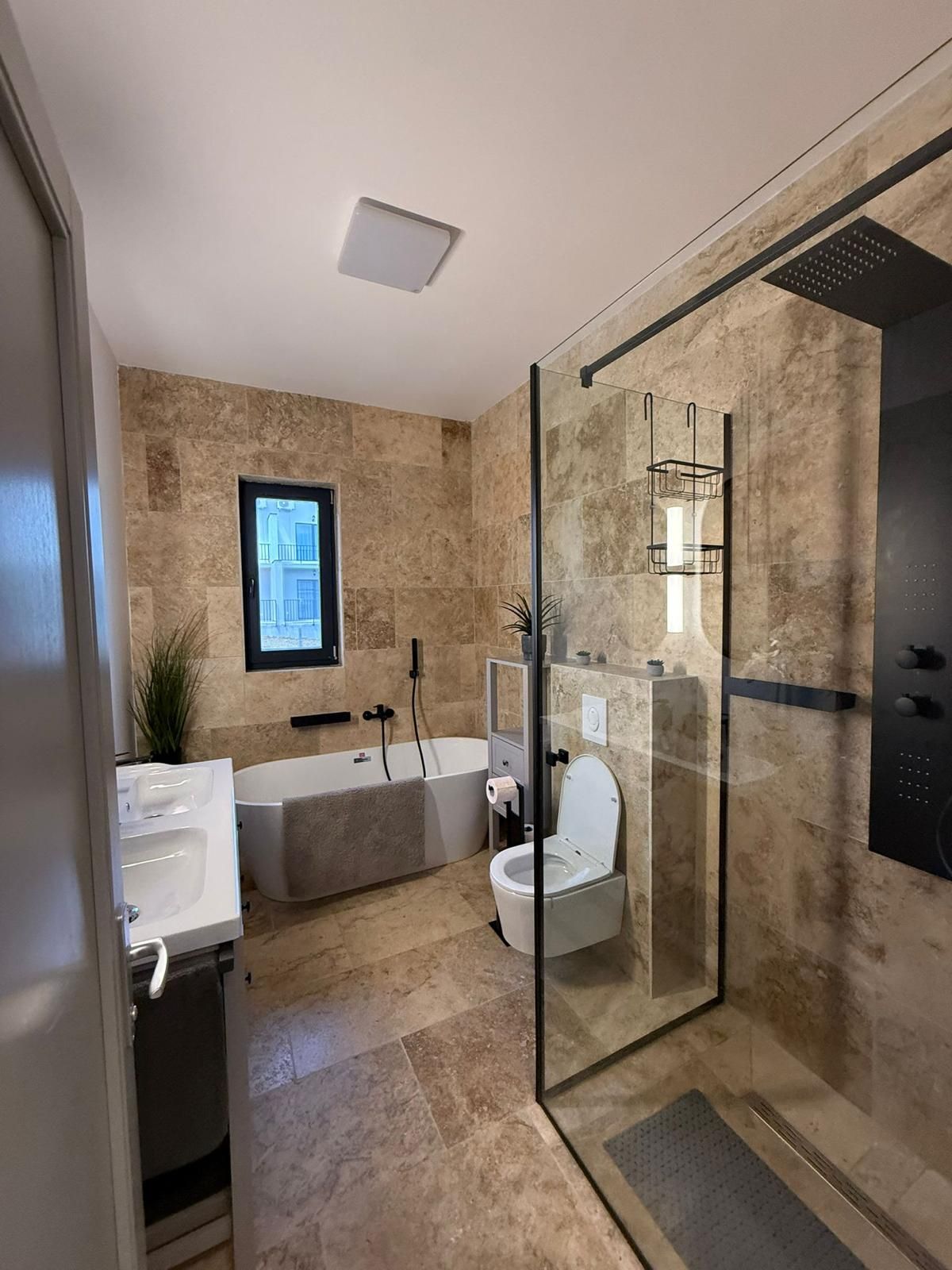 Casa 4 camere,2bai, 700 mp teren,mobilată si utilată — fotografia 5