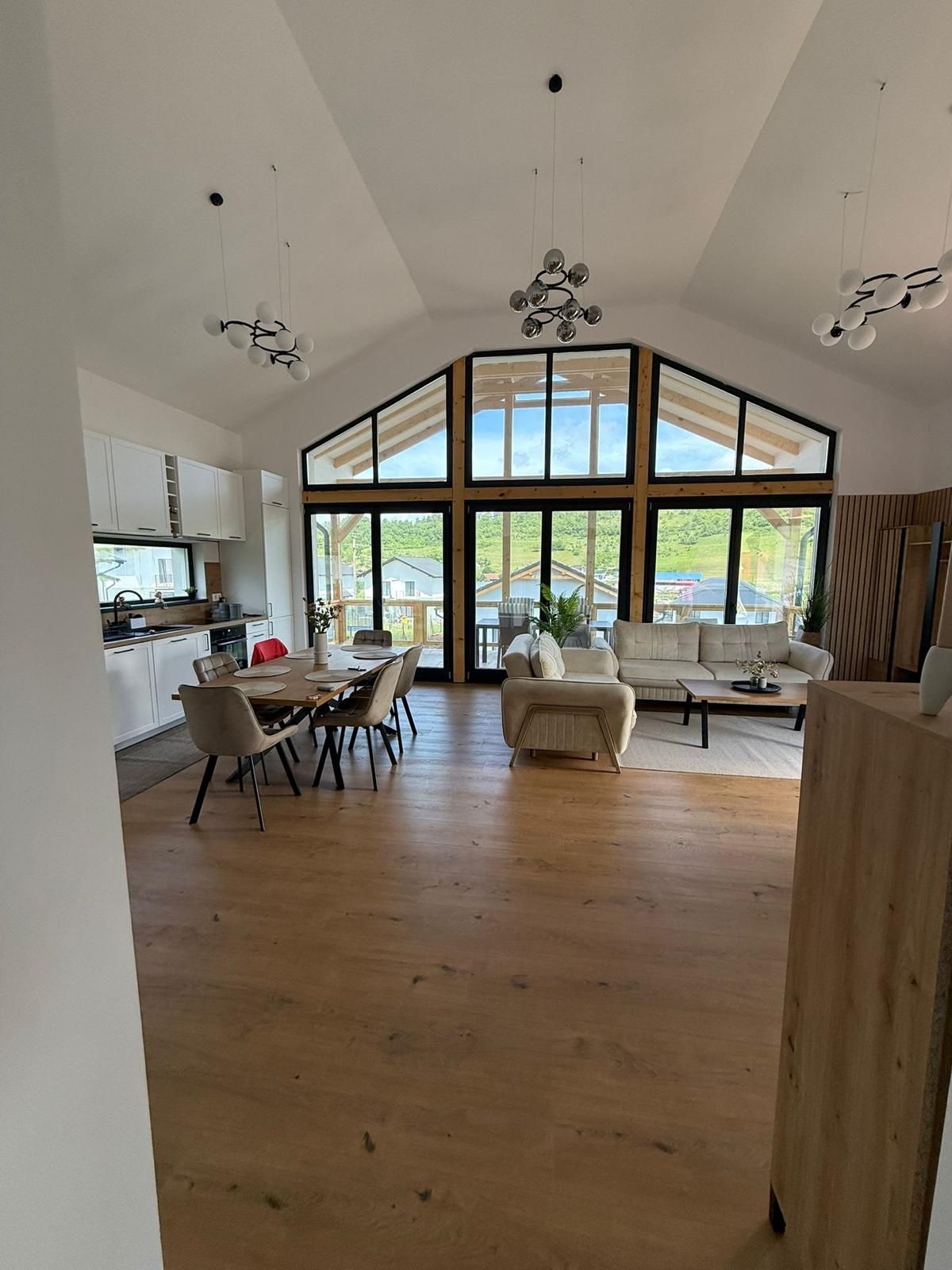 Casa 4 camere,2bai, 700 mp teren,mobilată si utilată — fotografia 8