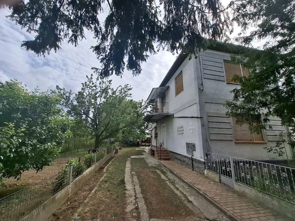 BRASADAS vinde casa in zona Piata de vechituri — fotografia 3
