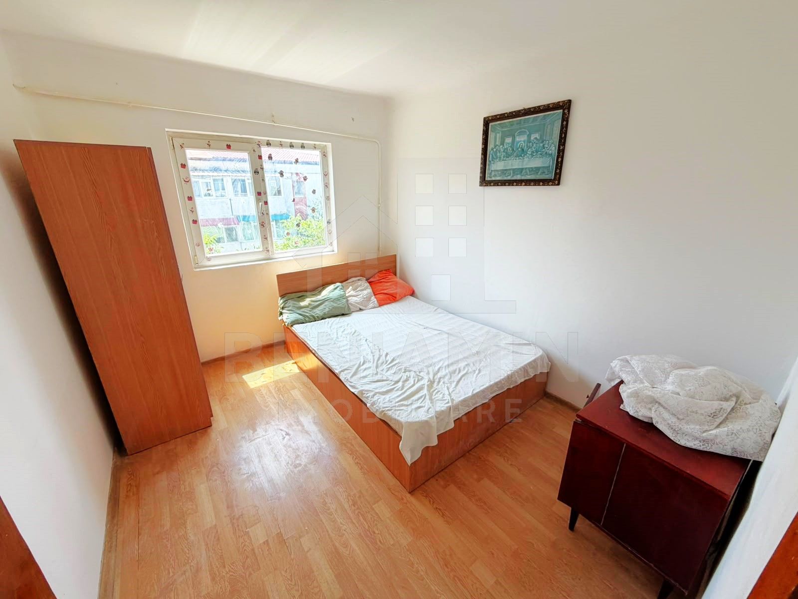 Apartament 4 camere decomandat - Spitalul Judetean - 80mp -1983 — fotografia 3