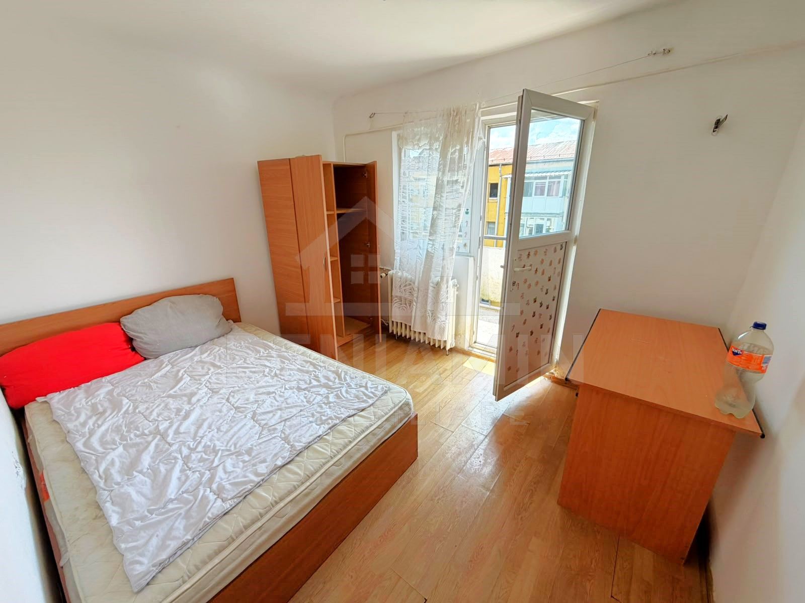 Apartament 4 camere decomandat - Spitalul Judetean - 80mp -1983 — fotografia 4