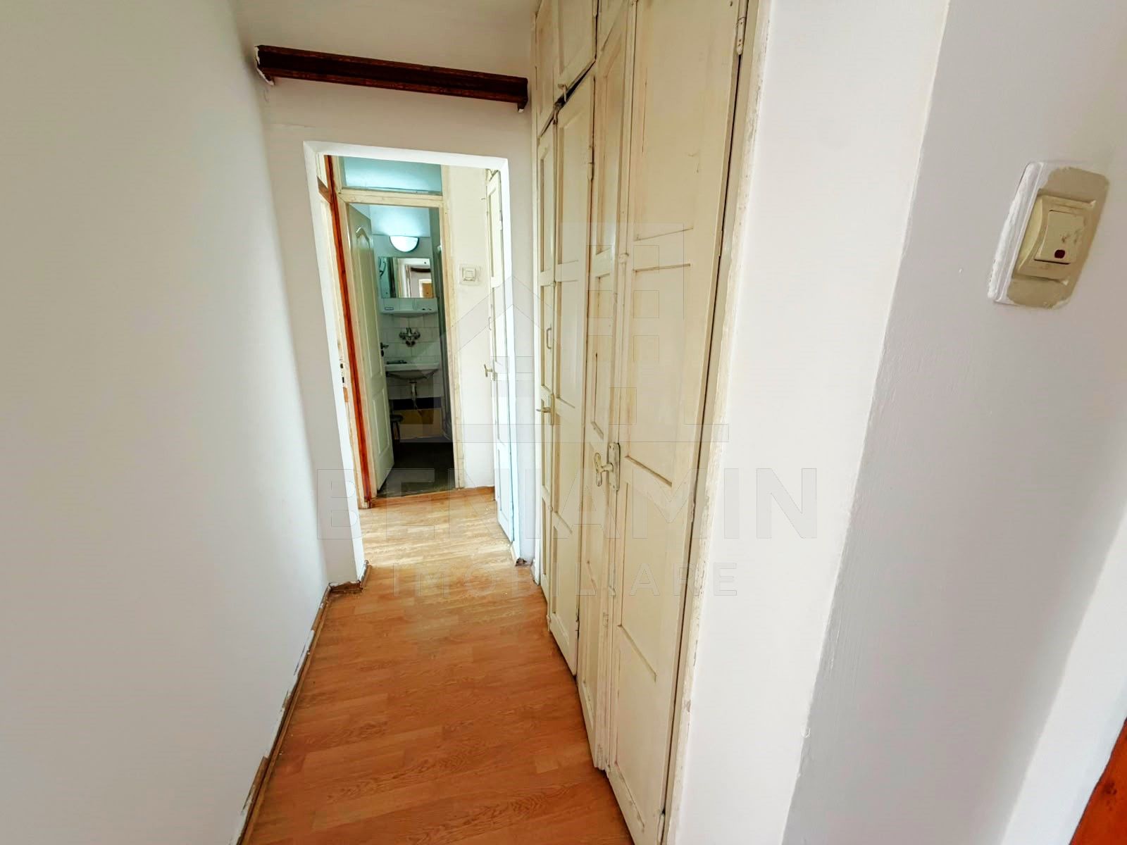 Apartament 4 camere decomandat - Spitalul Judetean - 80mp -1983 — fotografia 8