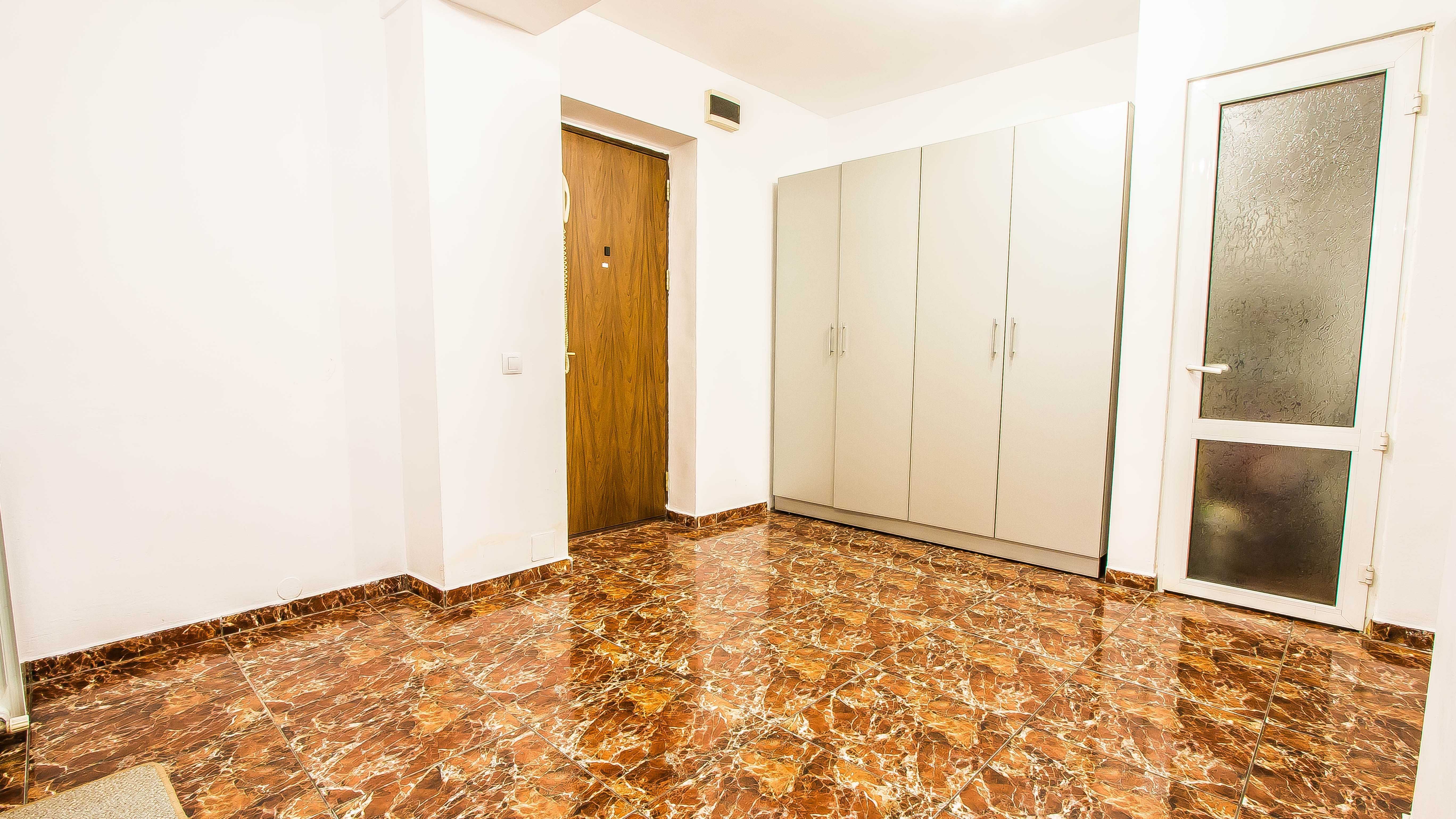 BRASADAS închiriază Ap 2 cam Et 2/10 B-dul Unirii. — fotografia 5