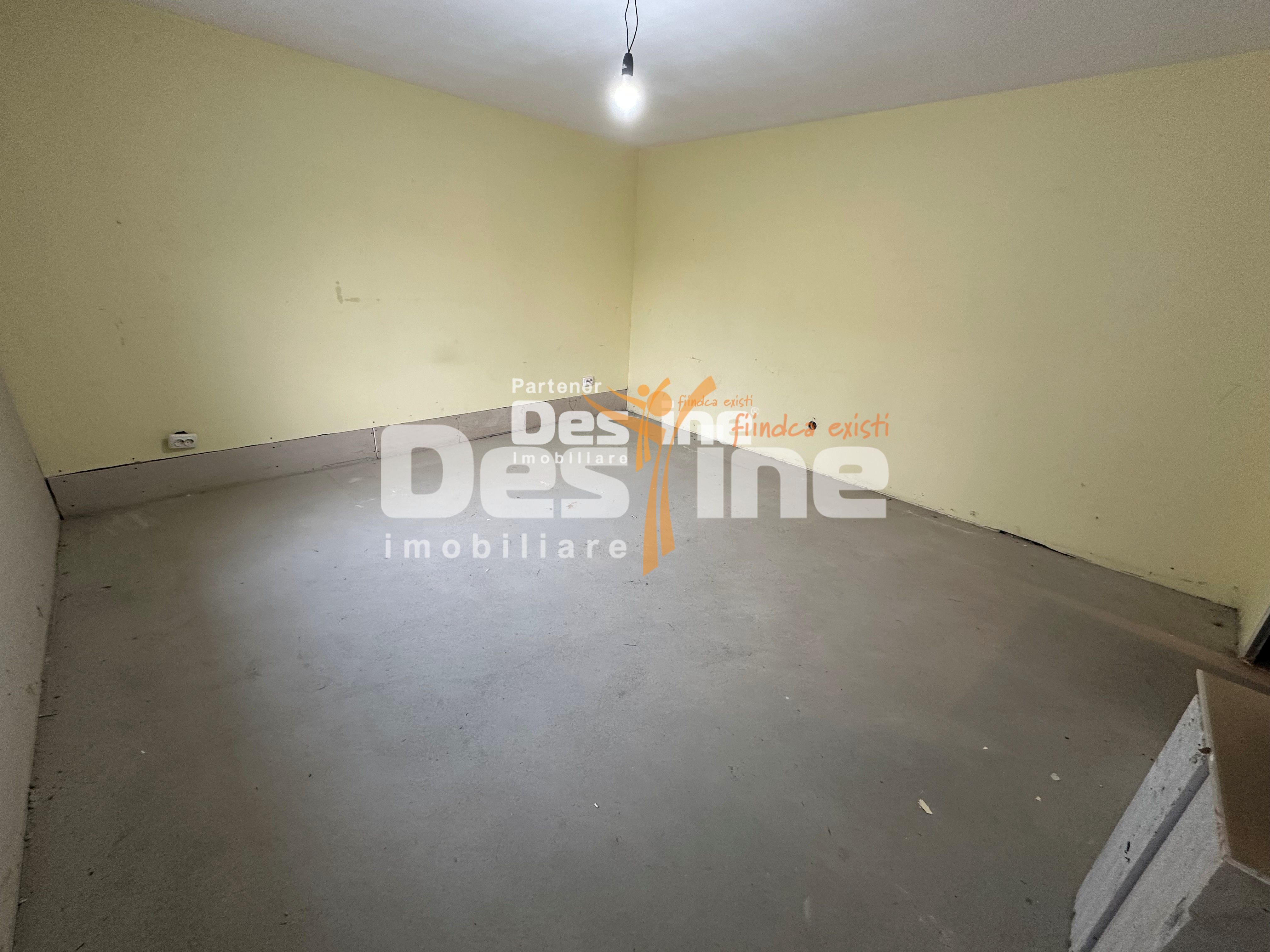 Pașcani - Casă la gri cu teren 450mp, încălzire în pardoseală — fotografia 10