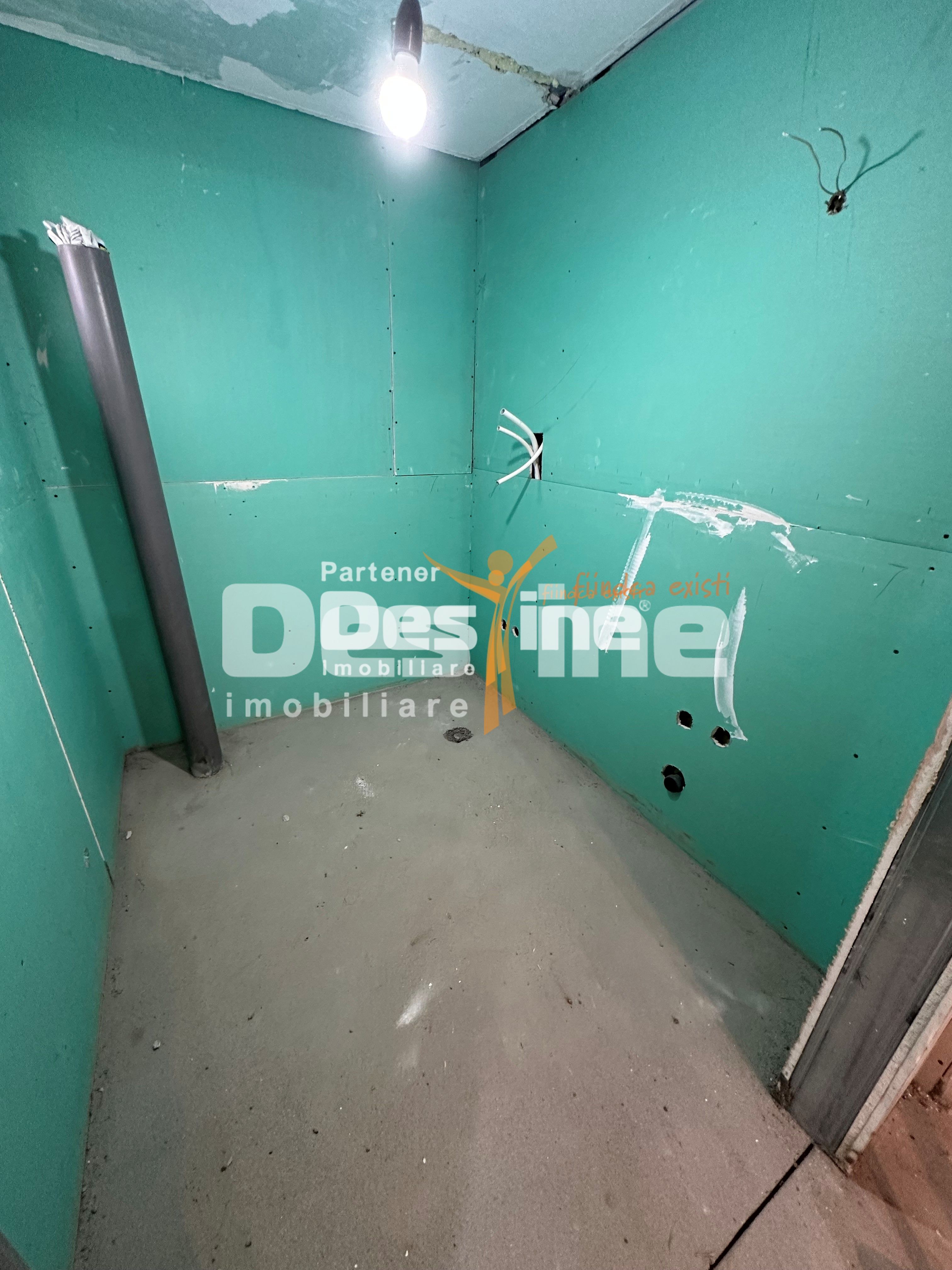Pașcani - Casă la gri cu teren 450mp, încălzire în pardoseală — fotografia 14