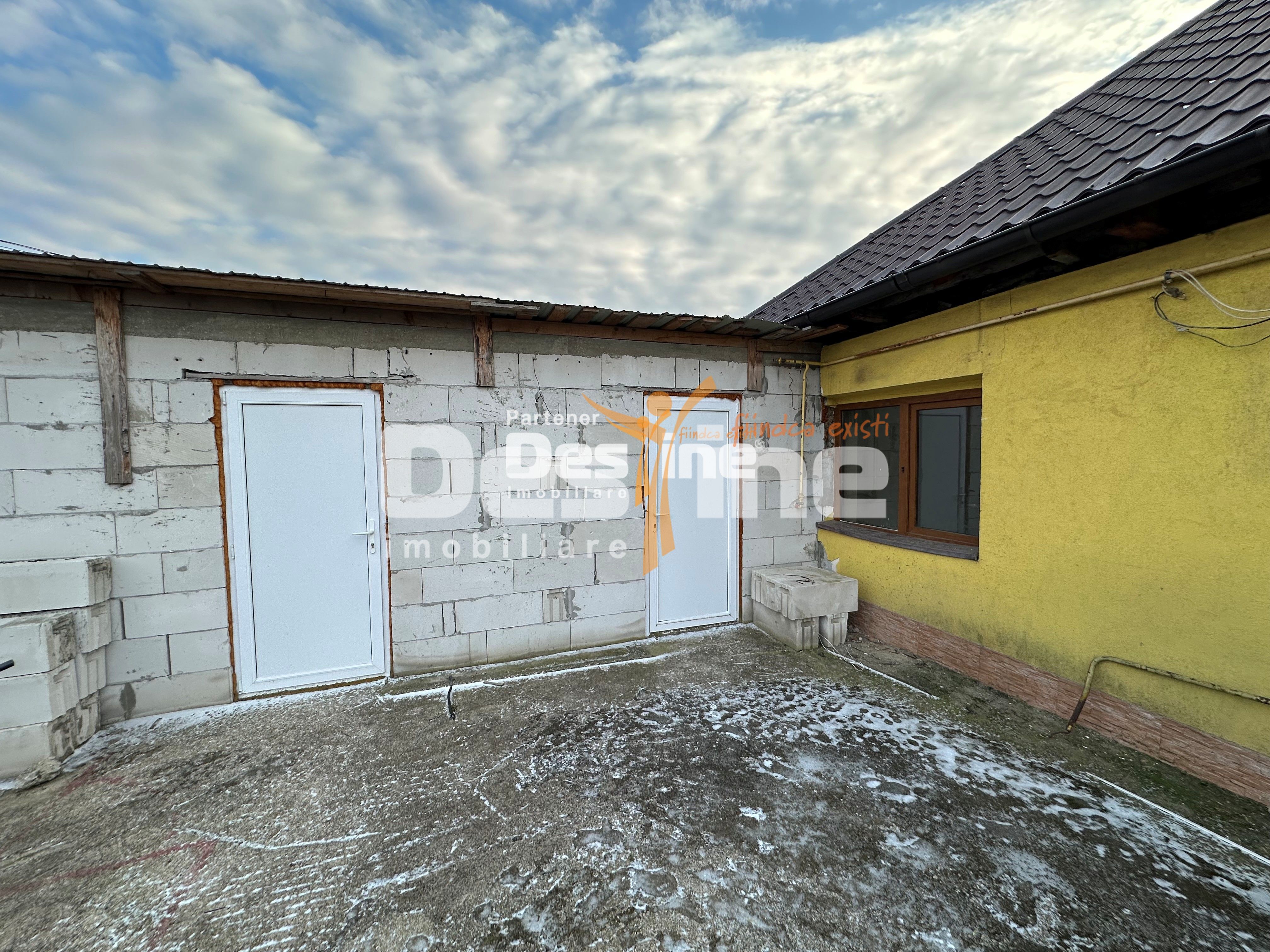 Pașcani - Casă la gri cu teren 450mp, încălzire în pardoseală — fotografia 17