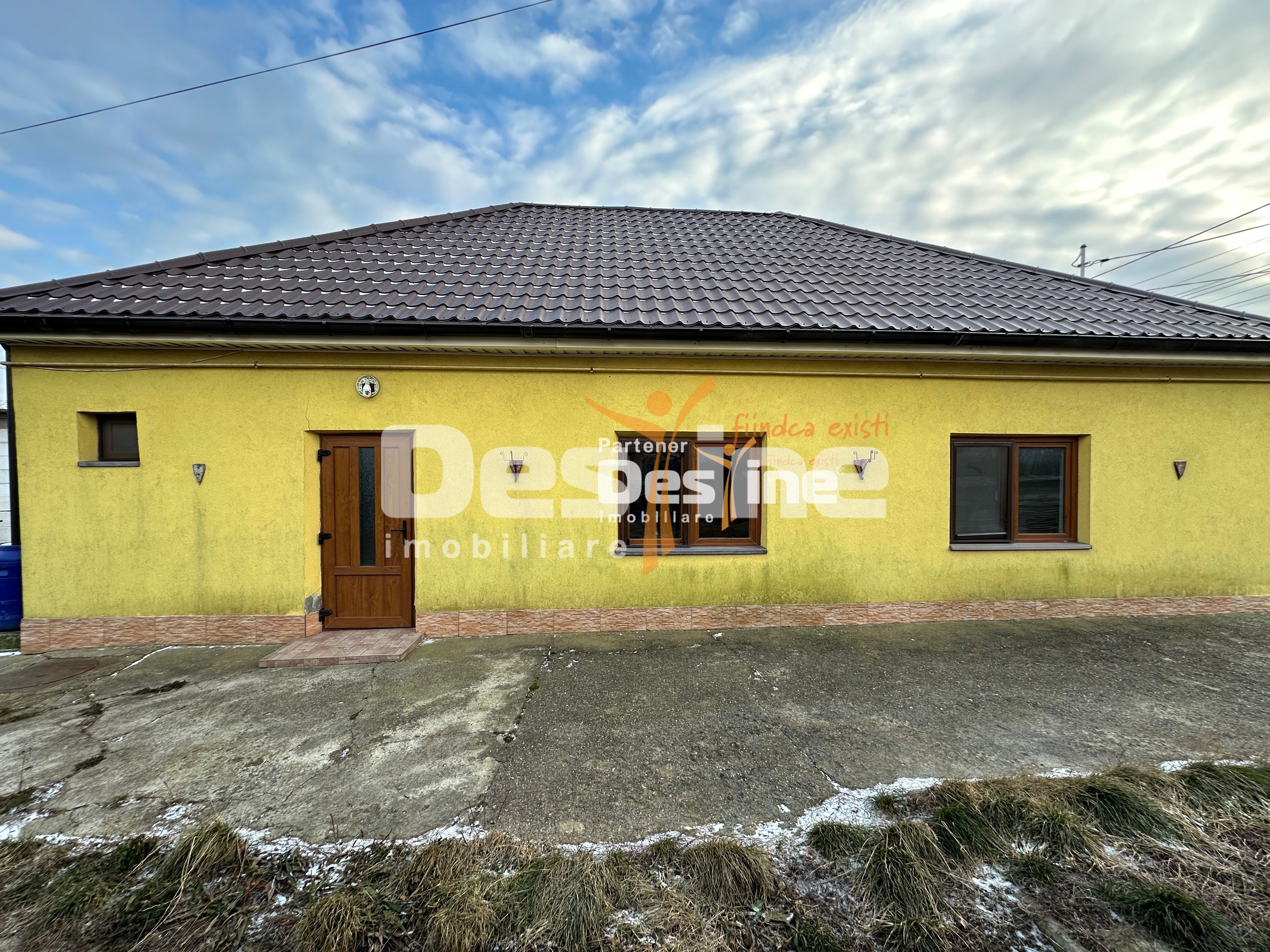 Pașcani - Casă la gri cu teren 450mp, încălzire în pardoseală — fotografia 3