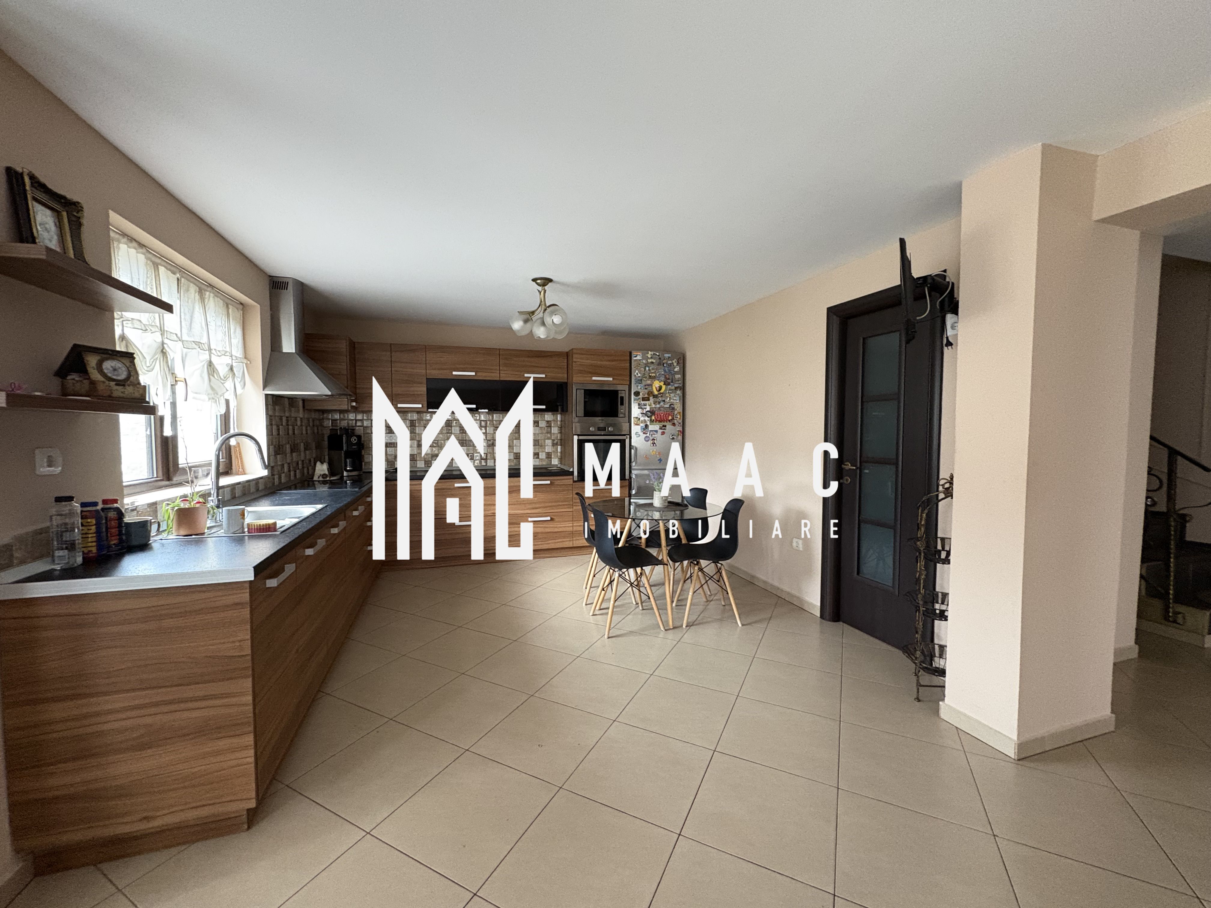 Casa cu 5 camere  I Curte 920 mp  I Tocile — fotografia 3