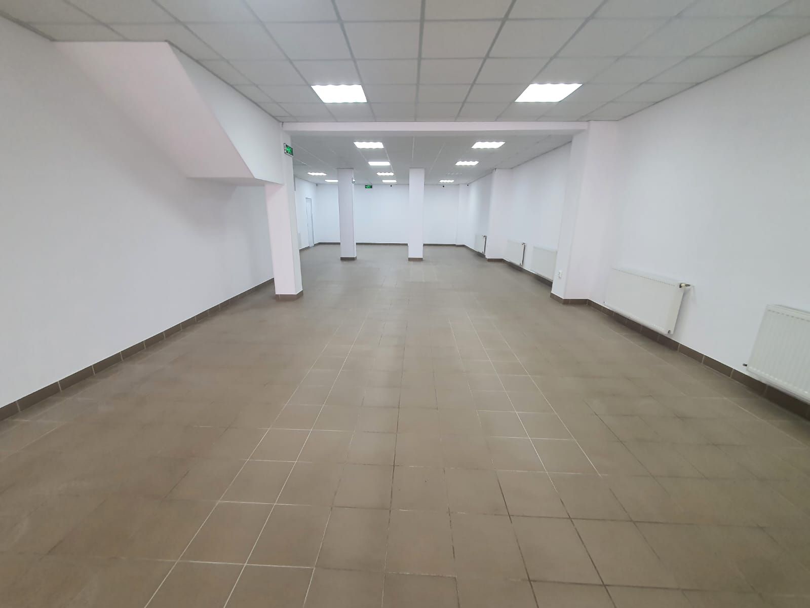 Spatiu comercial 300mp utili+parcari zona Gara Mică 5 eur mp — fotografia 2