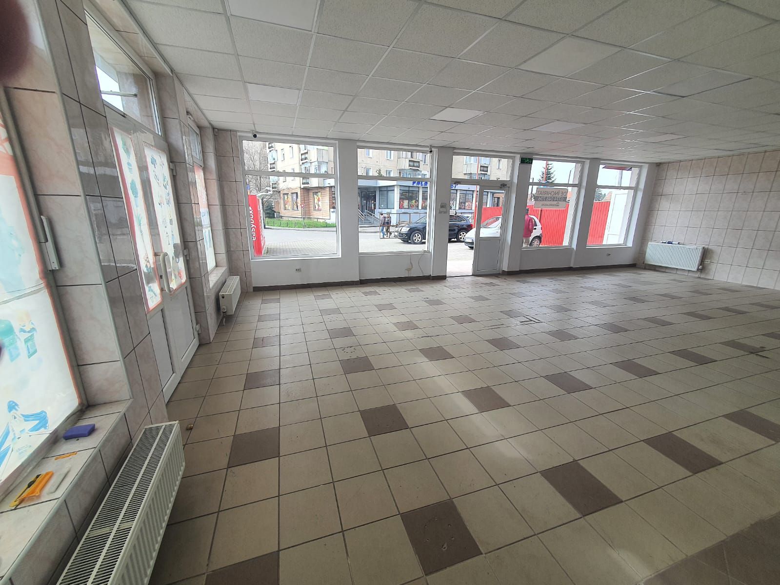 Spatiu comercial 300mp utili+parcari zona Gara Mică 5 eur mp — fotografia 3