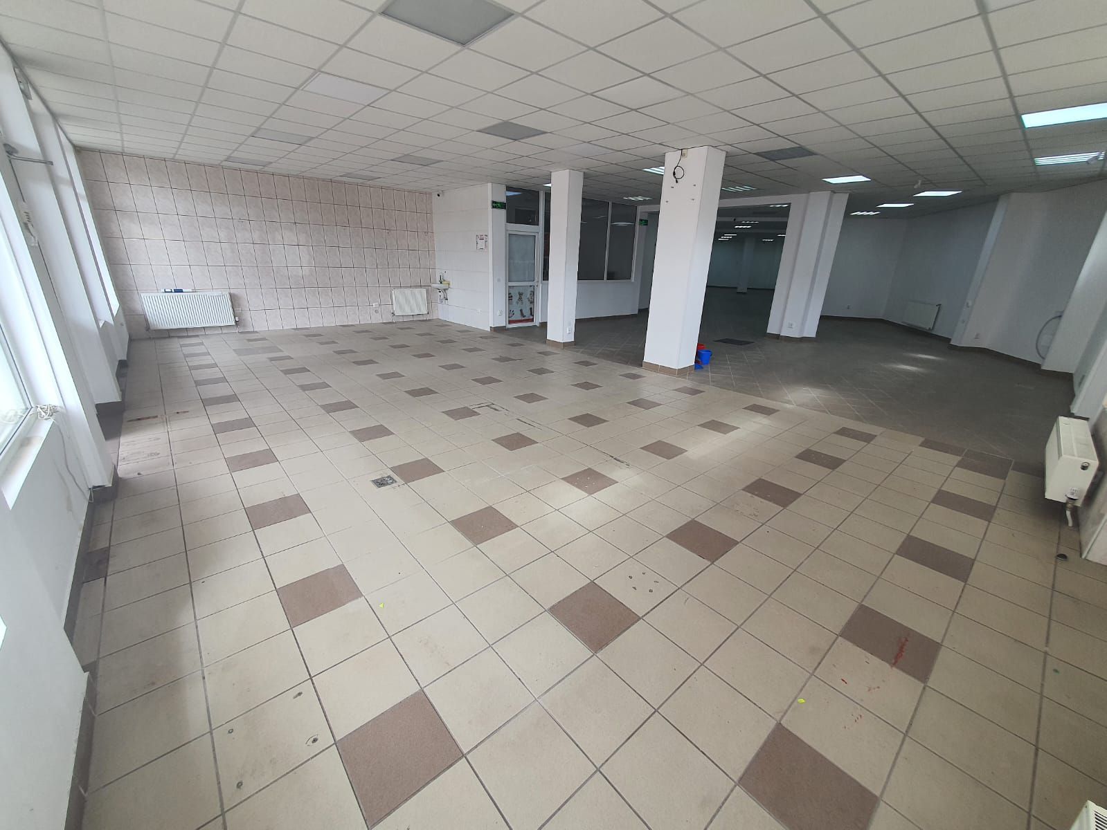 Spatiu comercial 300mp utili+parcari zona Gara Mică 5 eur mp — fotografia 4