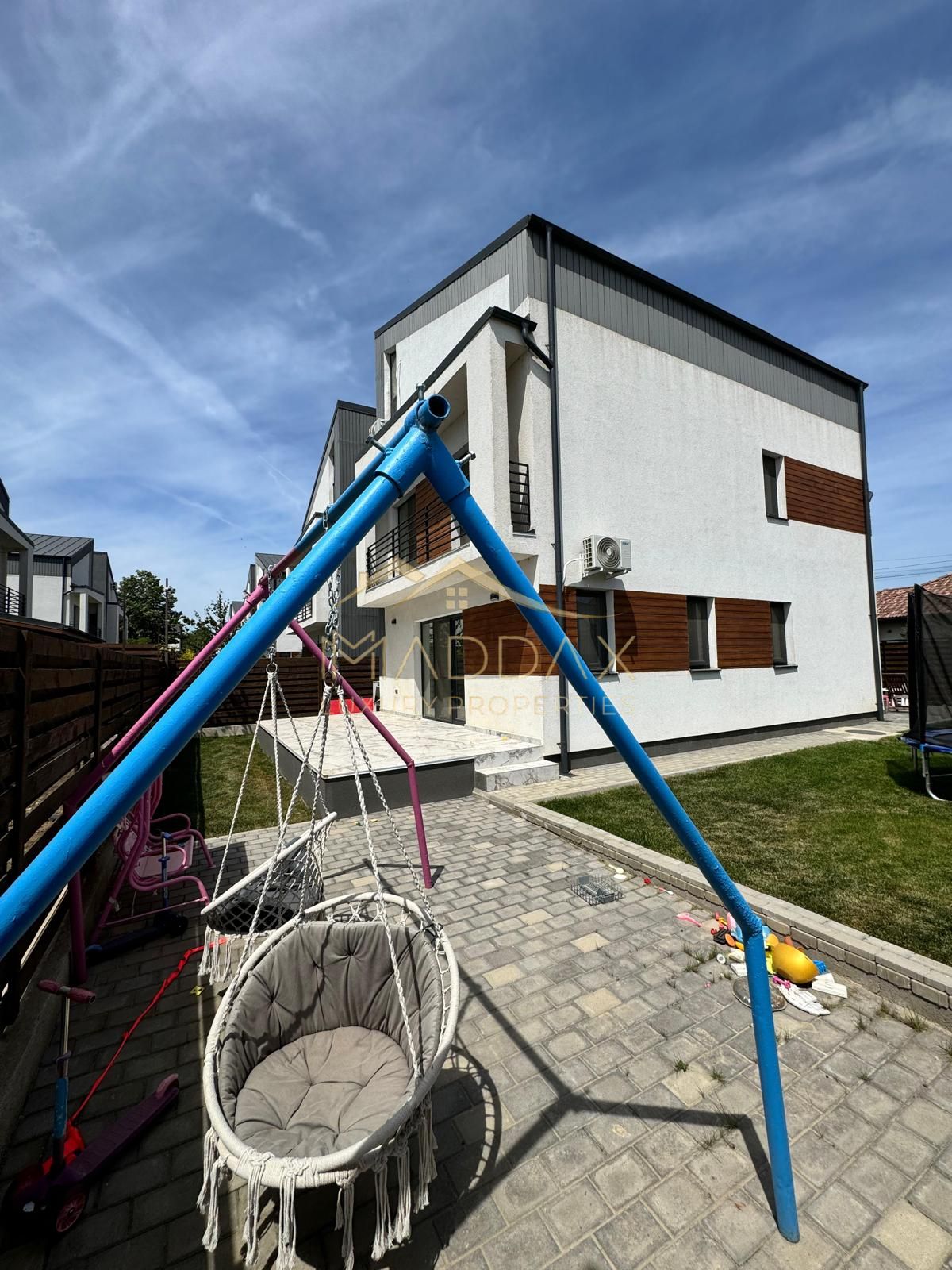 Vila moderna 6 camere // 190mp // teren 300mp / Tunari