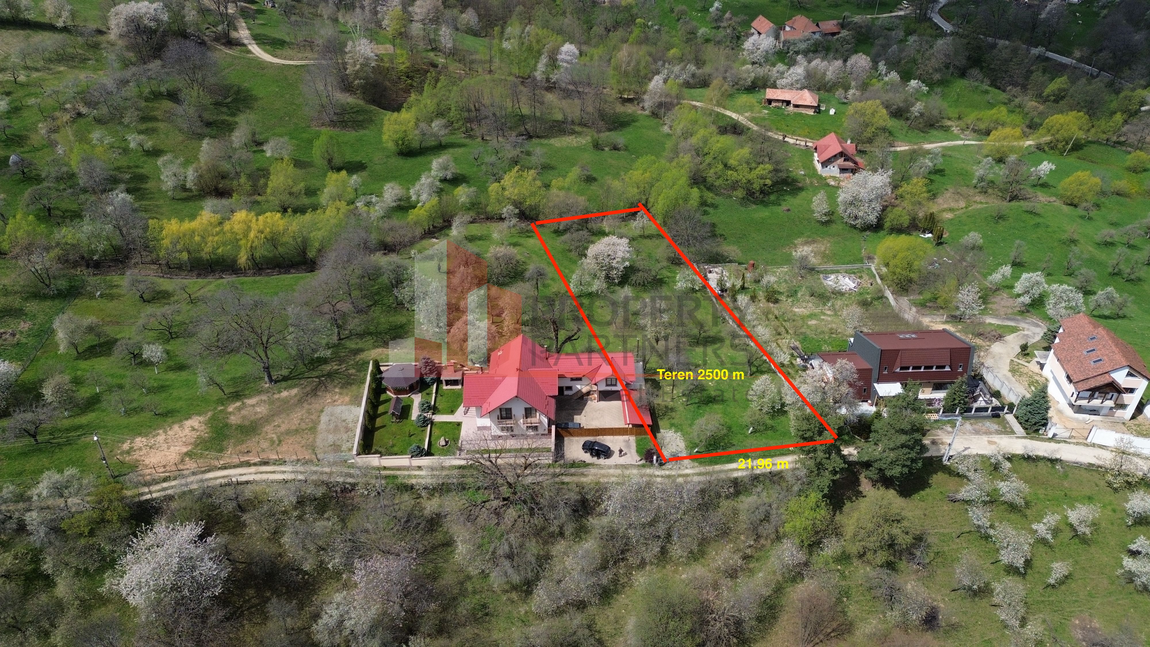 Teren intravilan 2500 mp- Sohodol, Bran – vedere panoramică — fotografia 3