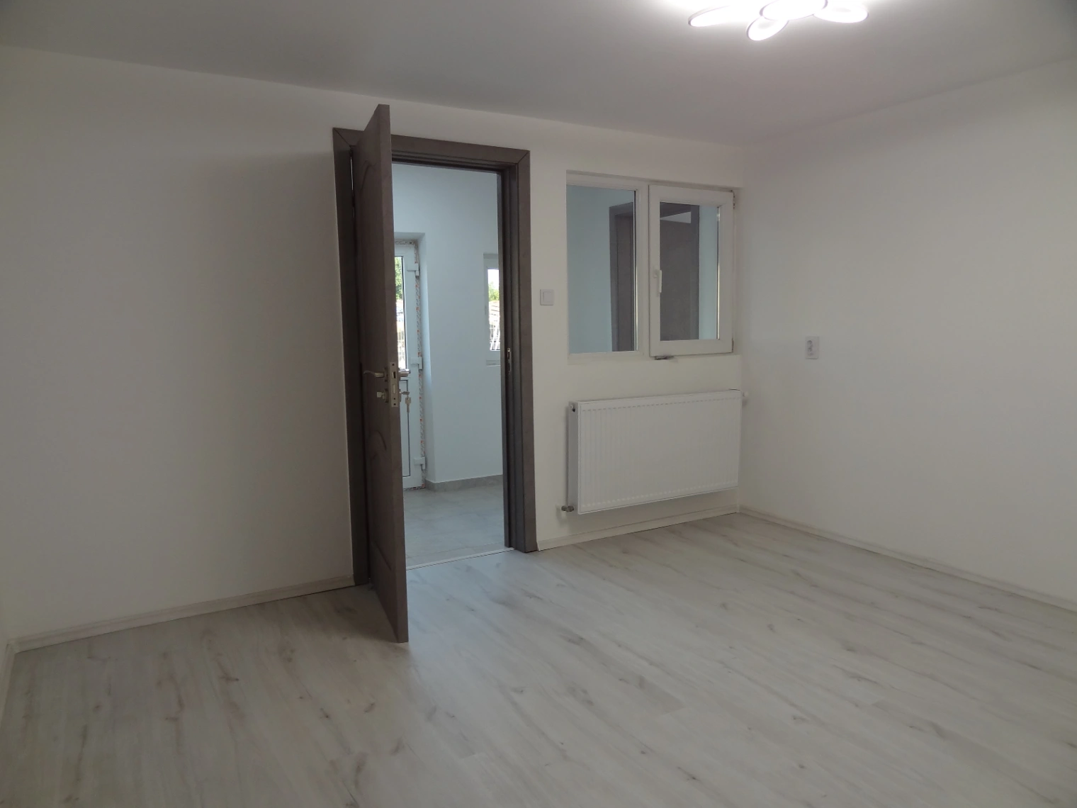 PROPRIETAR – Casă individuală renovată, 5 camere, teren 543 mp – Domnești — fotografia 11