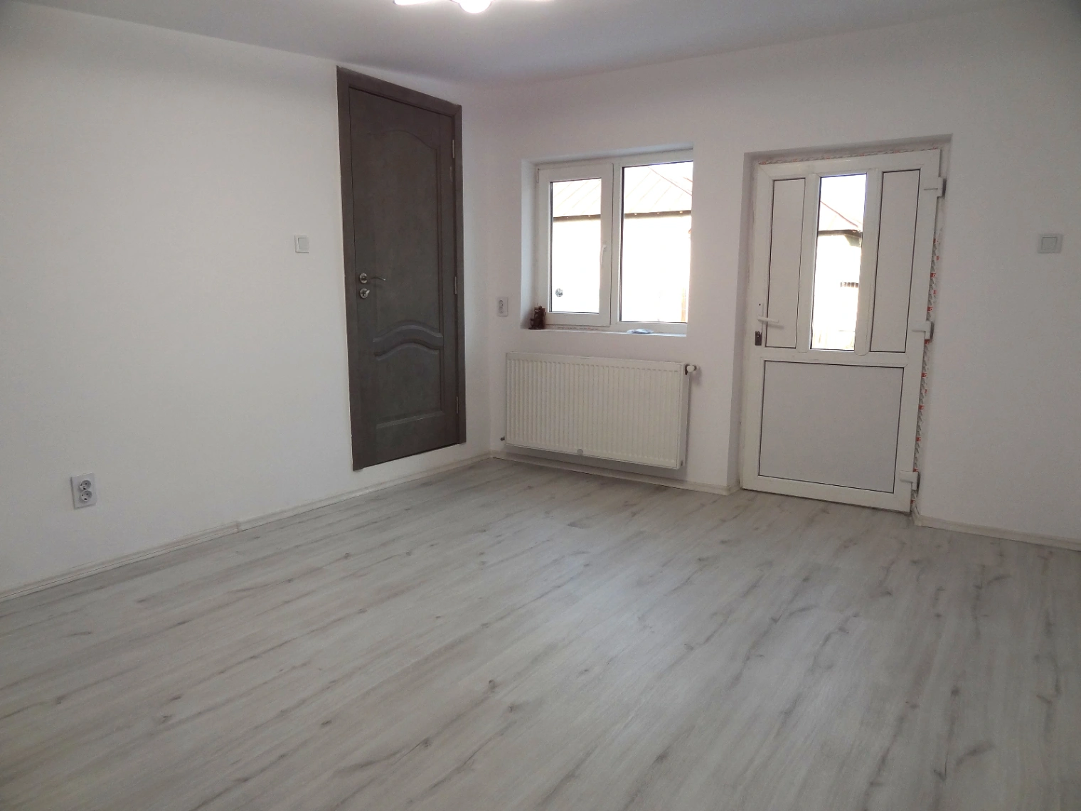 PROPRIETAR – Casă individuală renovată, 5 camere, teren 543 mp – Domnești — fotografia 12
