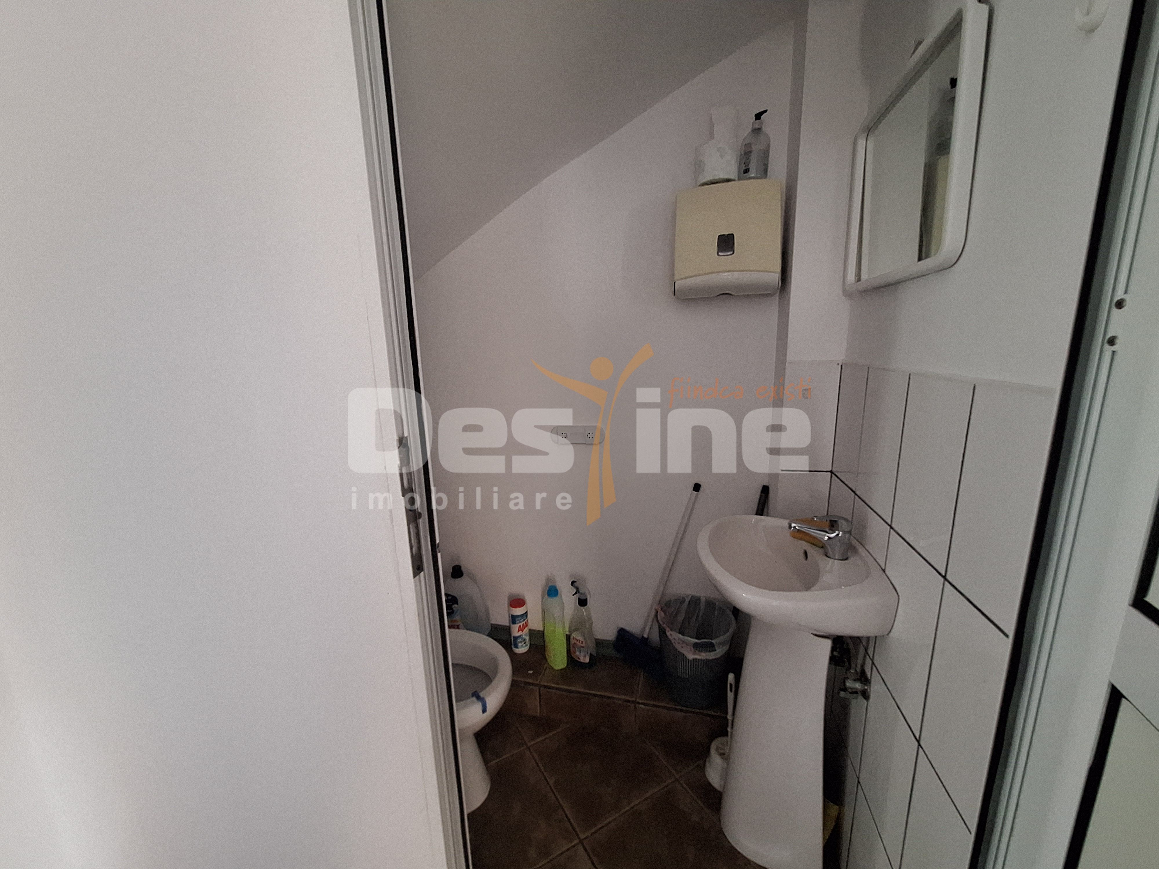 Vilă 220 mp | 2 niveluri | Curte și parcare | Lângă Mall Vitan — fotografia 13