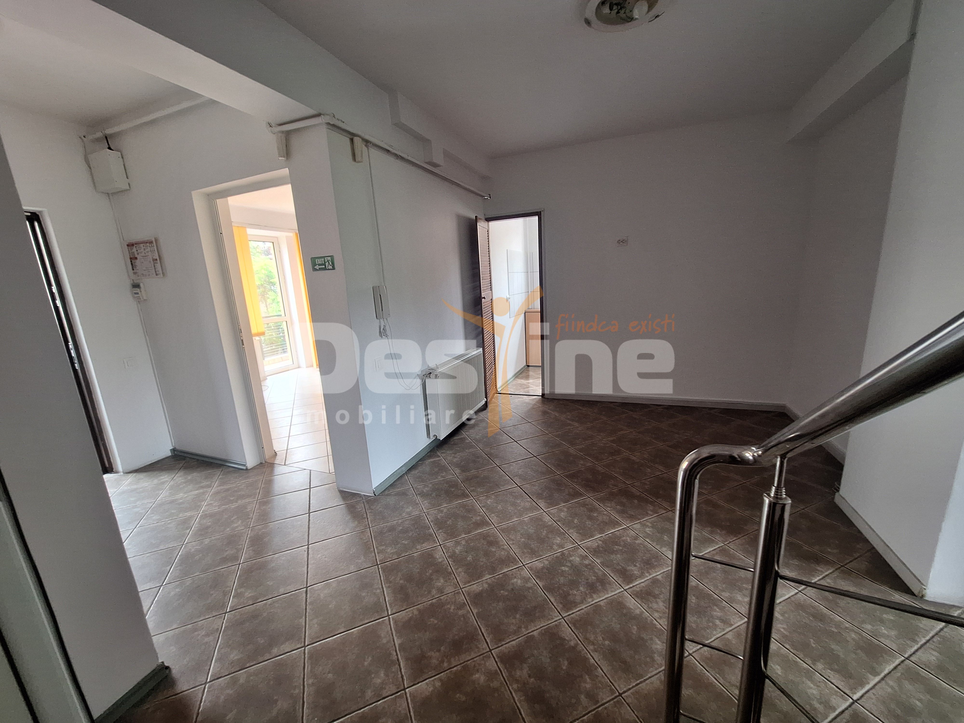 Vilă 220 mp | 2 niveluri | Curte și parcare | Lângă Mall Vitan — fotografia 6