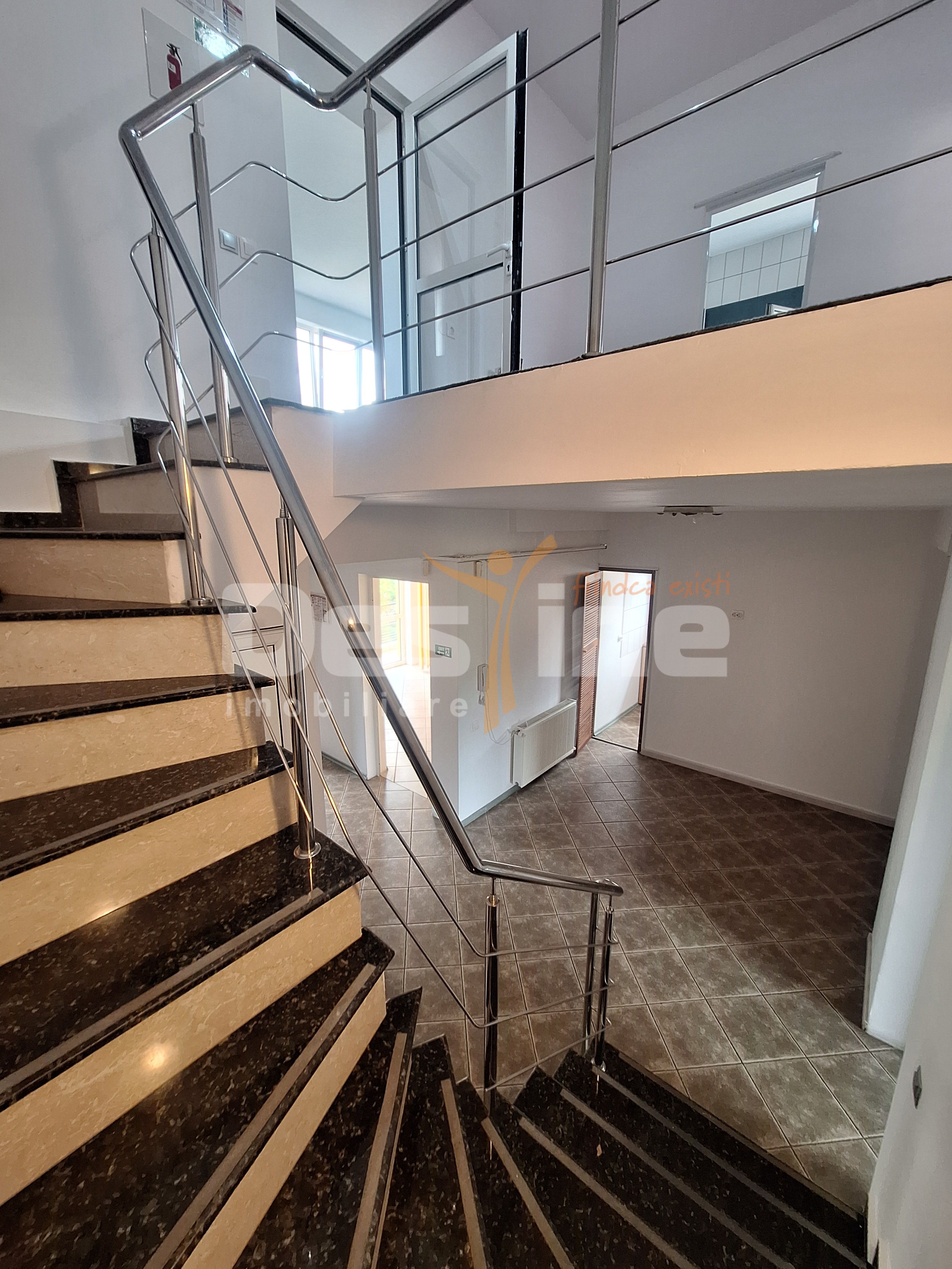 Vilă 220 mp | 2 niveluri | Curte și parcare | Lângă Mall Vitan — fotografia 8