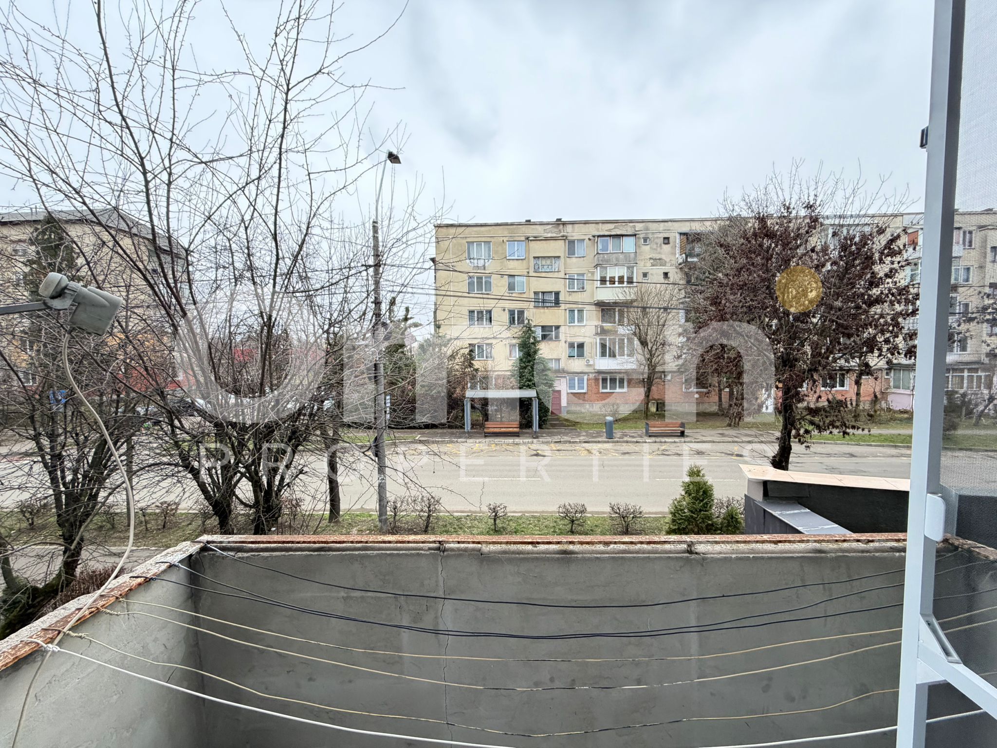 Apartament cu 4 camere, decomandat, etaj intermediar, garaj inclus, Victoriei — fotografia 9