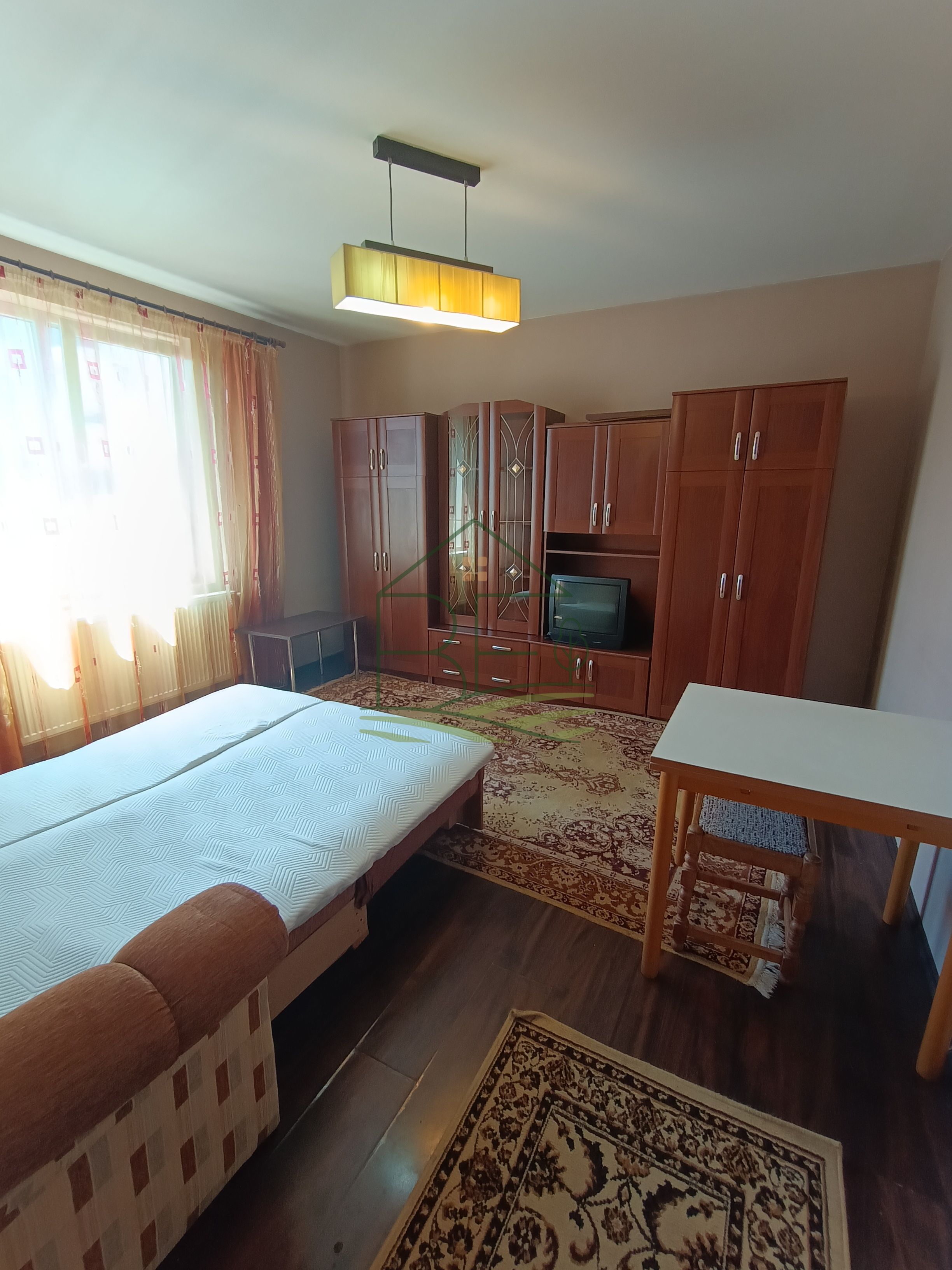 Garsonieră de inchiriat, luminoasă, cu balcon și loc de parcare