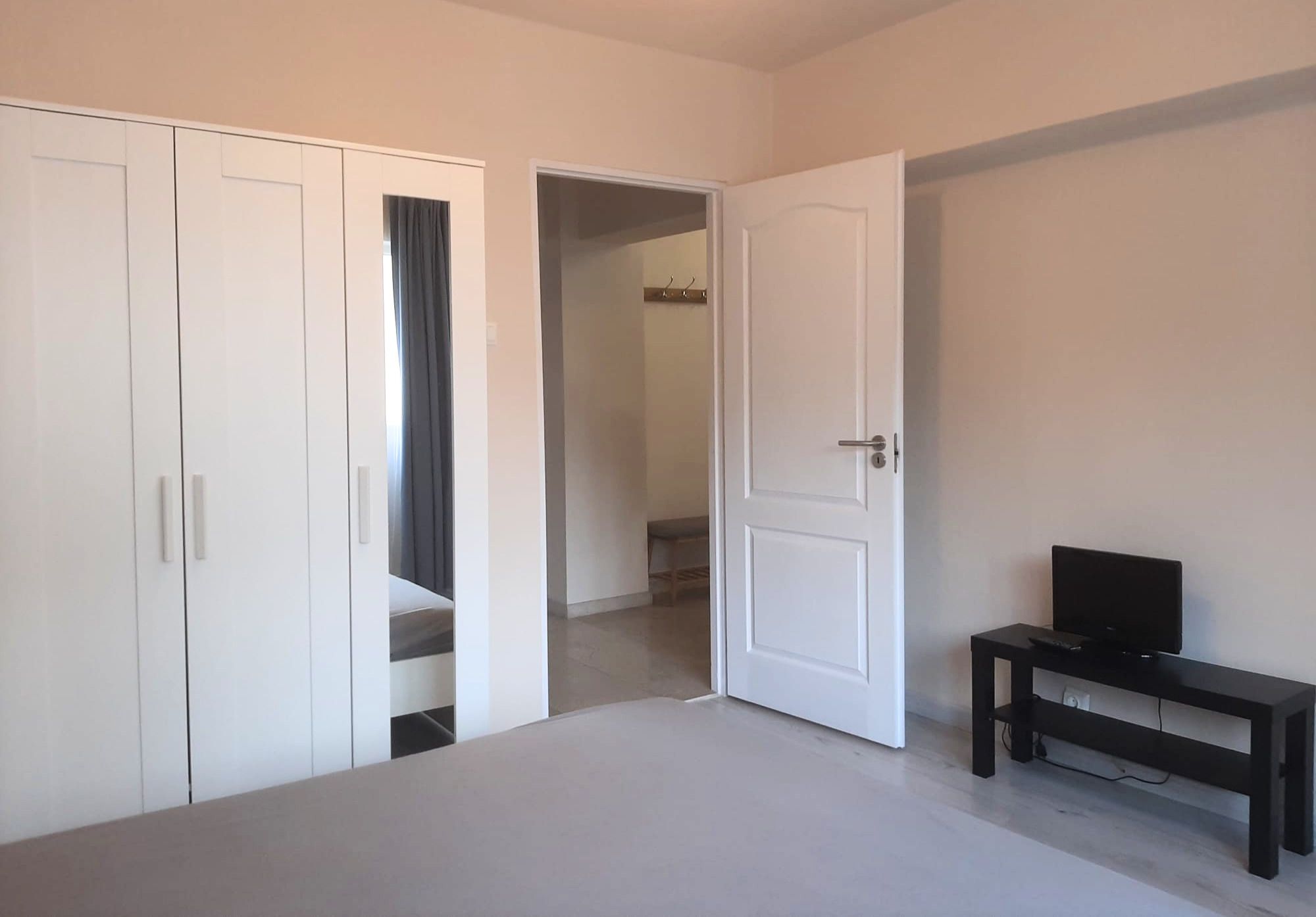 Vanzare 3 camere complet renovat zona pietonala Racadau — fotografia 11