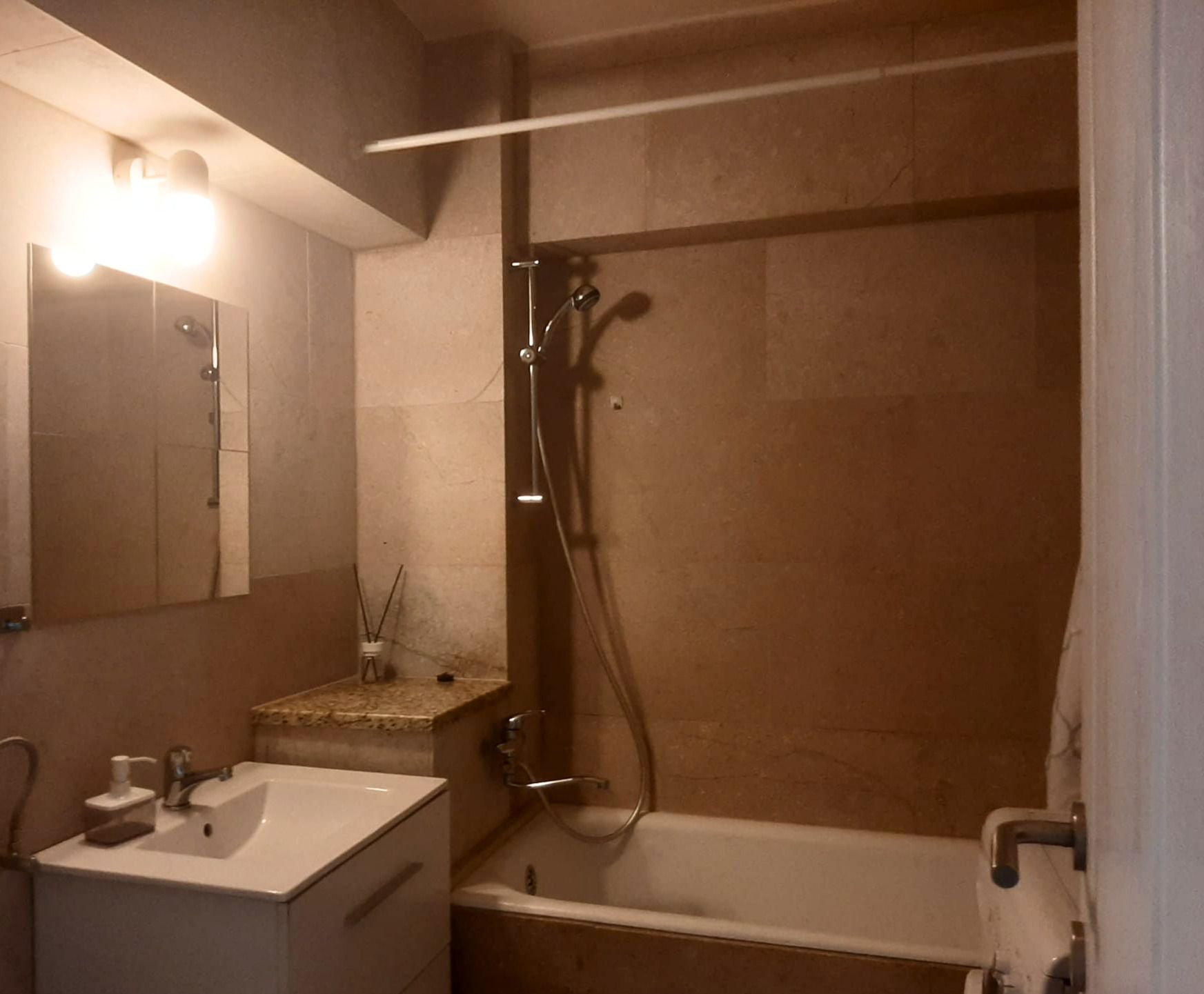 Vanzare 3 camere complet renovat zona pietonala Racadau — fotografia 17