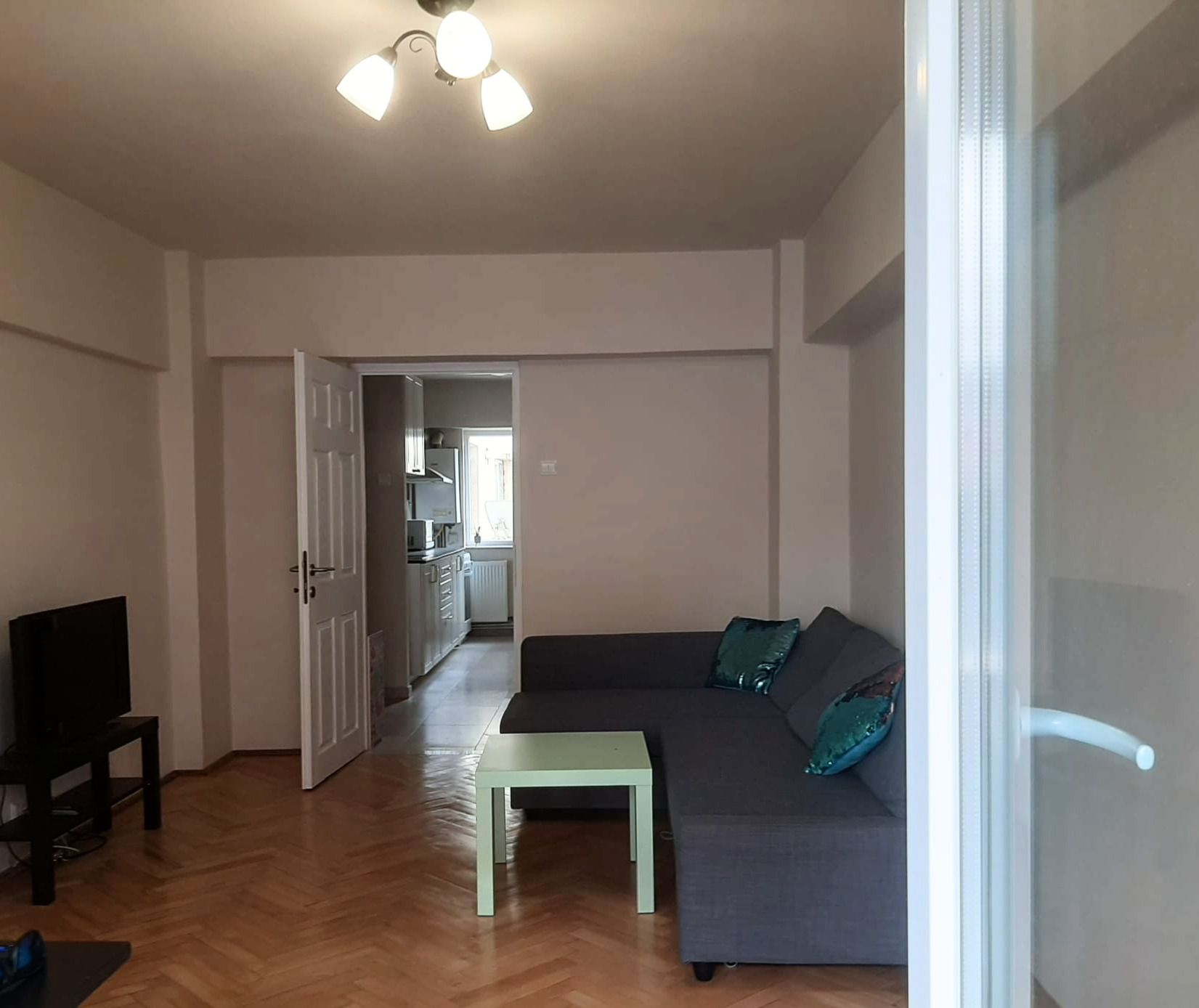Vanzare 3 camere complet renovat zona pietonala Racadau — fotografia 7
