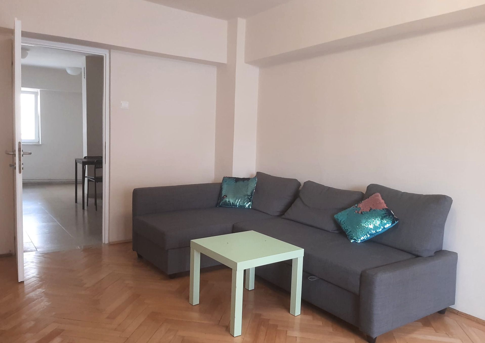 Vanzare 3 camere complet renovat zona pietonala Racadau — fotografia 8