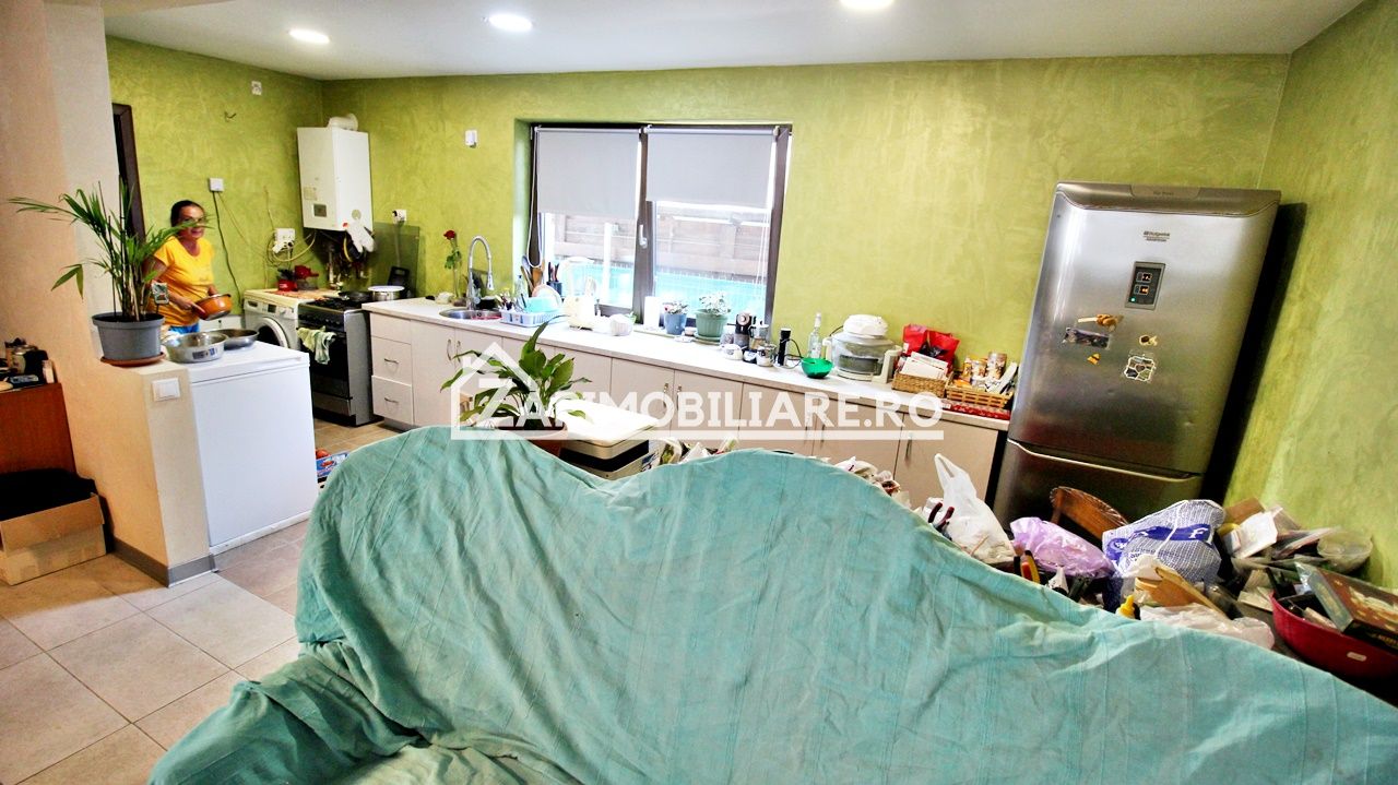 Casa 5 camere,250 mp,660 mp teren, cartier 7 Noiembrie,zona Sudului, — fotografia 12