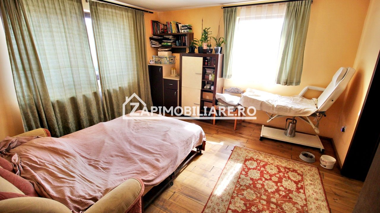 Casa 5 camere,250 mp,660 mp teren, cartier 7 Noiembrie,zona Sudului, — fotografia 3