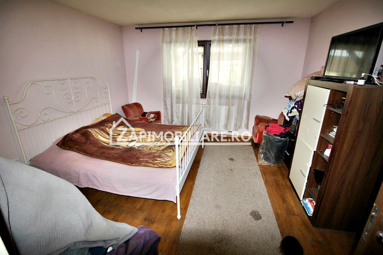 Casa 5 camere,250 mp,660 mp teren, cartier 7 Noiembrie,zona Sudului, — fotografia 4