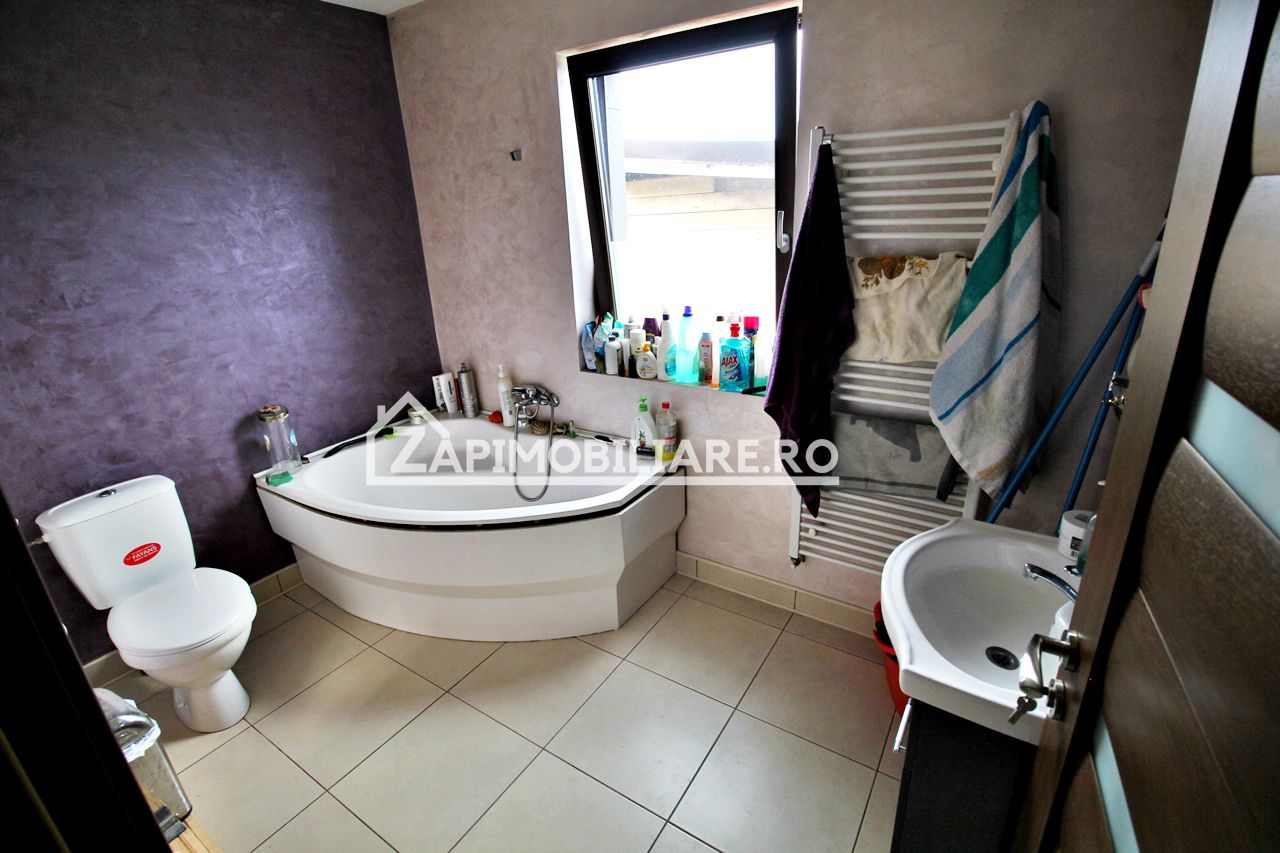Casa 5 camere,250 mp,660 mp teren, cartier 7 Noiembrie,zona Sudului, — fotografia 5