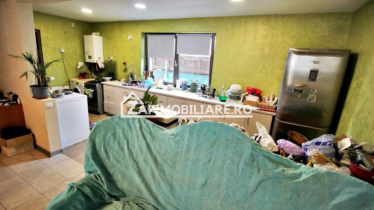 Casa 5 camere,250 mp,660 mp teren, cartier 7 Noiembrie,zona Sudului, — fotografia 9