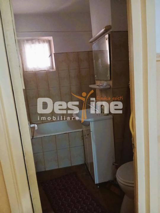 Apartament cu 3 camere de vanzare zona centrala — fotografia 3