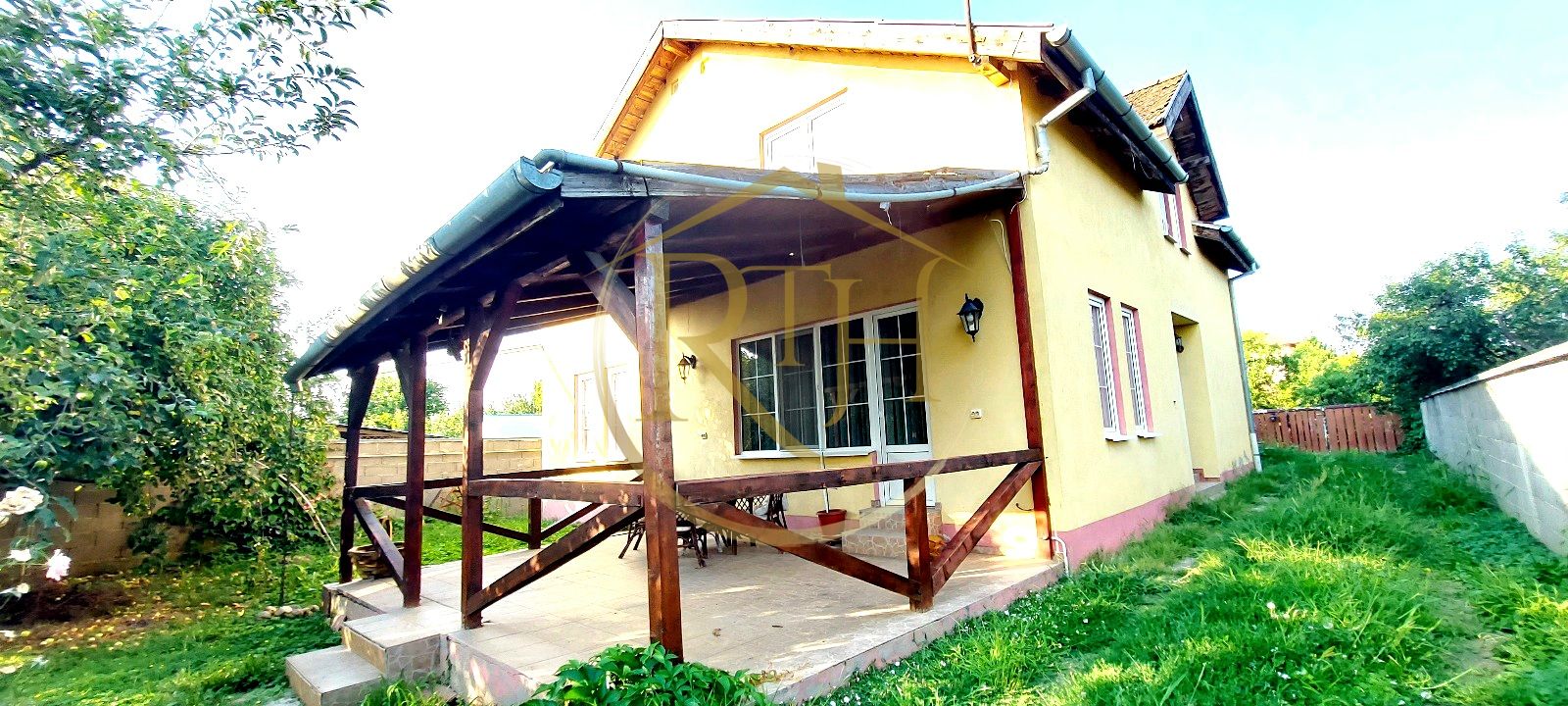 Oferim spre vanzare casa, 6 camere, 162mp utili, 809mp teren, in Giroc