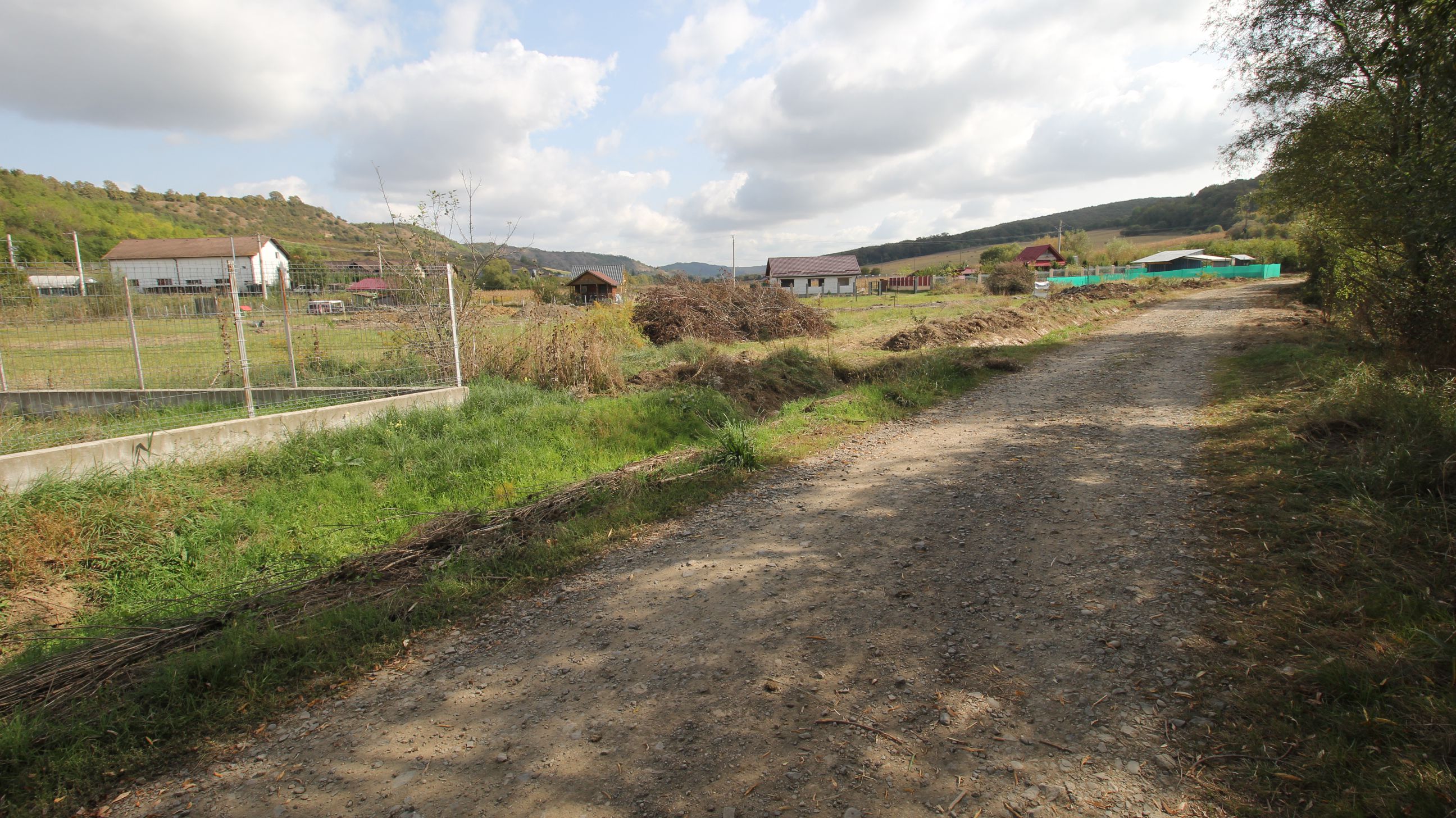 Teren 780 mp, Livezeni cu PUG aprobat recent,asfalt — fotografia 14