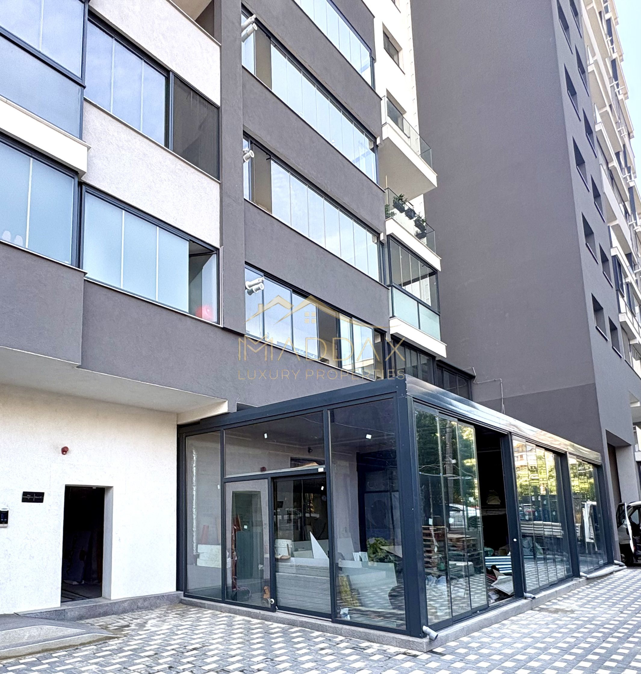 Spatiu Comercial + Terasa in zona Mihai Bravu ~ EXCLUSIVITATE — fotografia 3