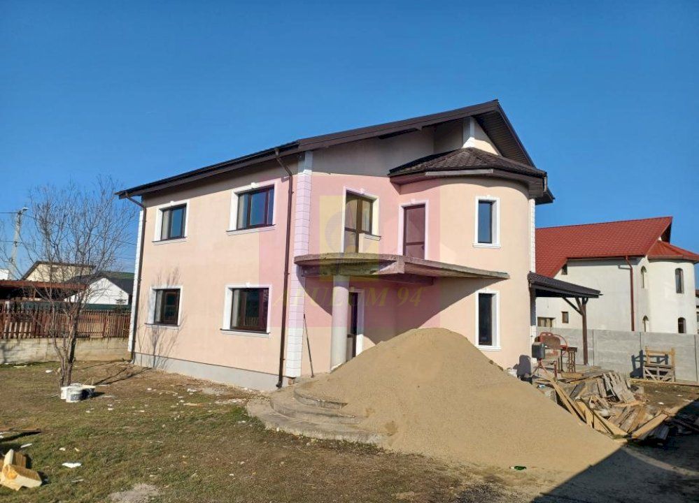 Săbăreni, vilă 5 camere, cu 217 mp utili, în apropierea pădurii — fotografia 3