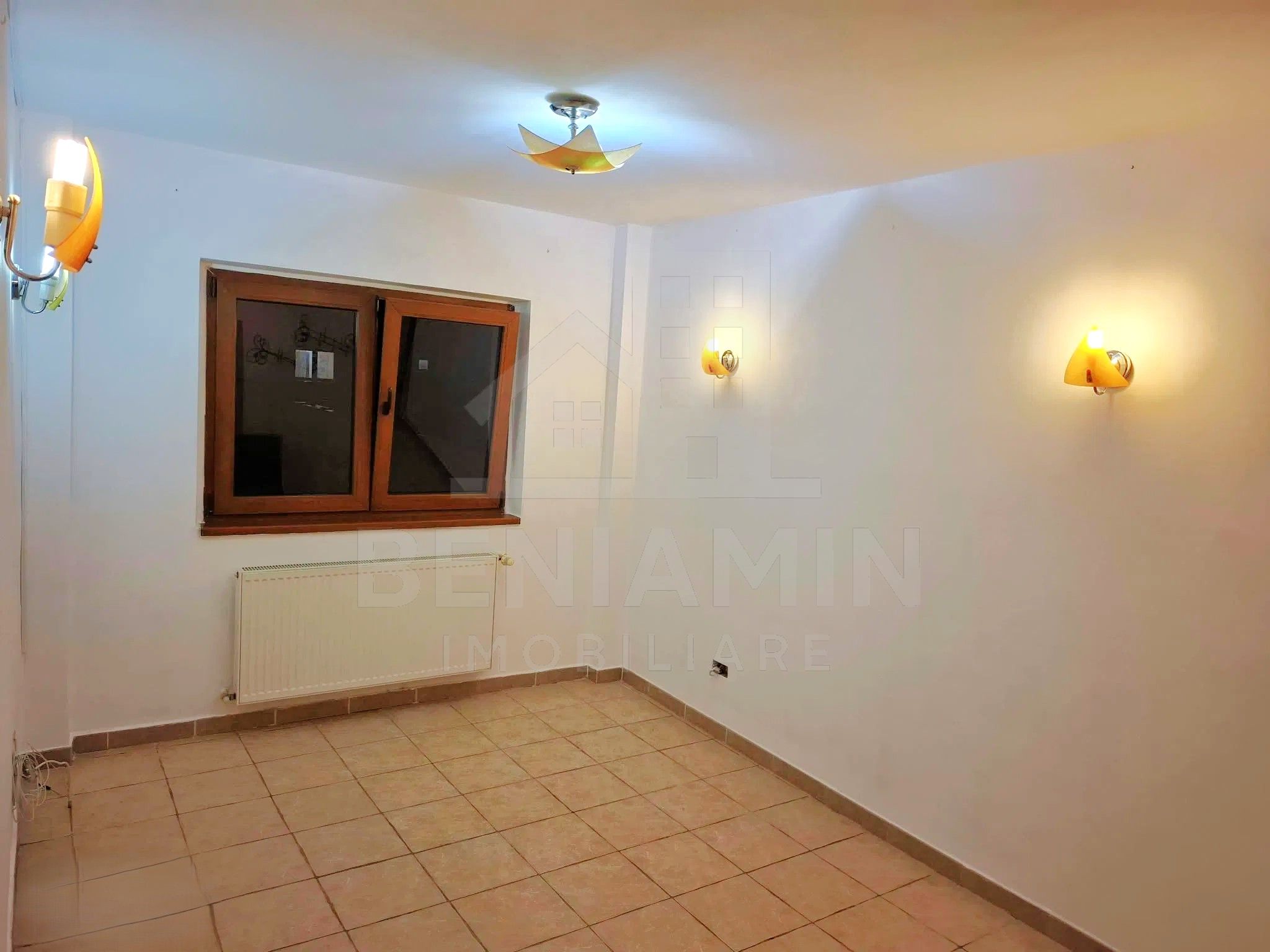 4 Camere - 80mp Etaj 1 Centrala - Loc de Parcare -  Zona Triaj-Harman — fotografia 6