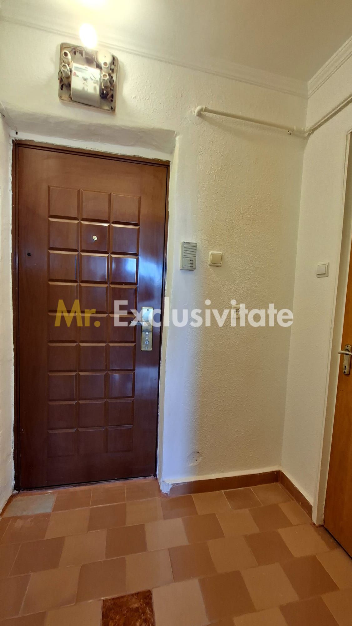 Garsoniera Craiovei etaj intermediar in bloc de apartamente — fotografia 4