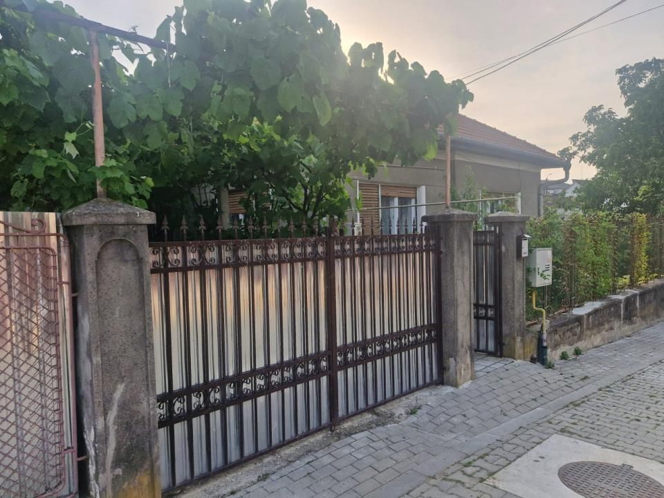 Casă frumoasă - zonă liniștită
