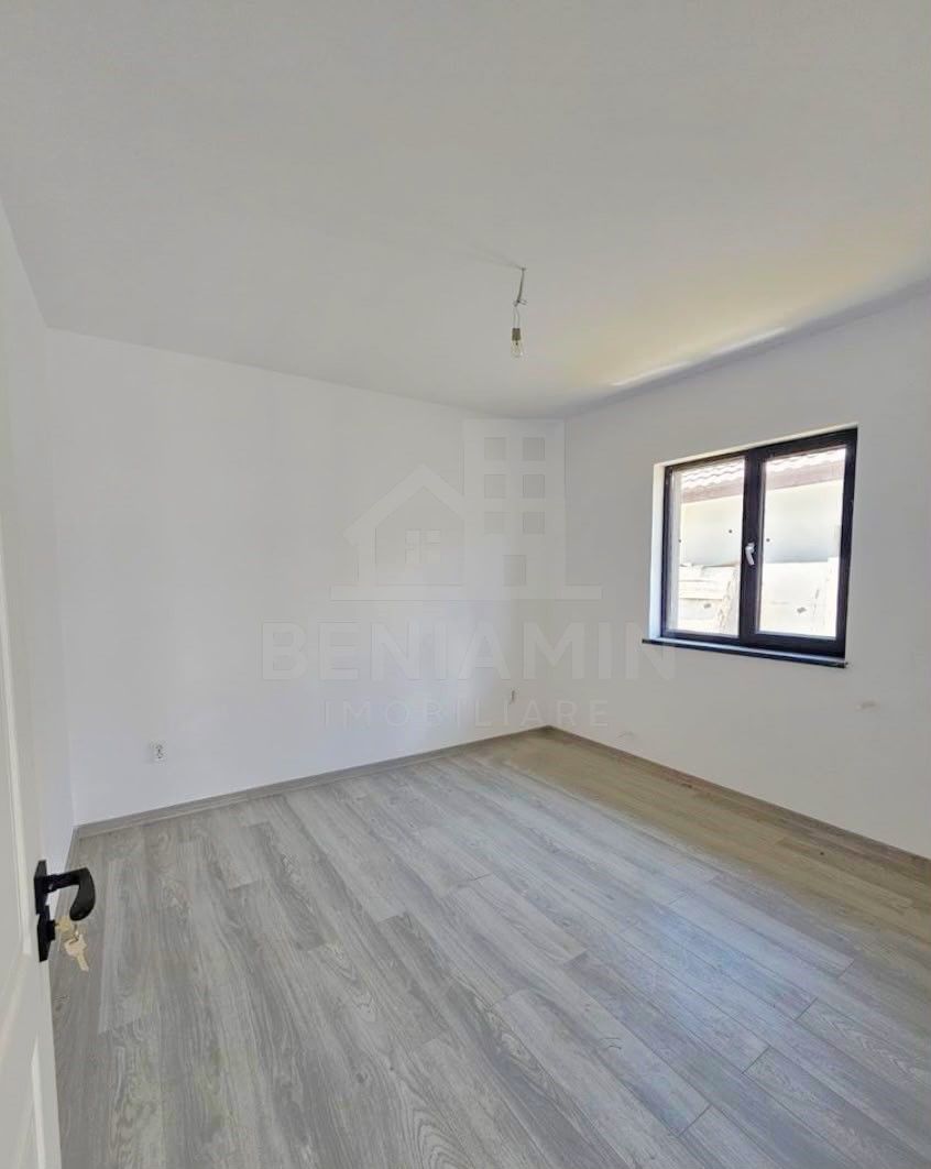 Casa Isalnita-La Cheie-2026-80mp Utili-322mp Teren-Toate Utilitatile — fotografia 4