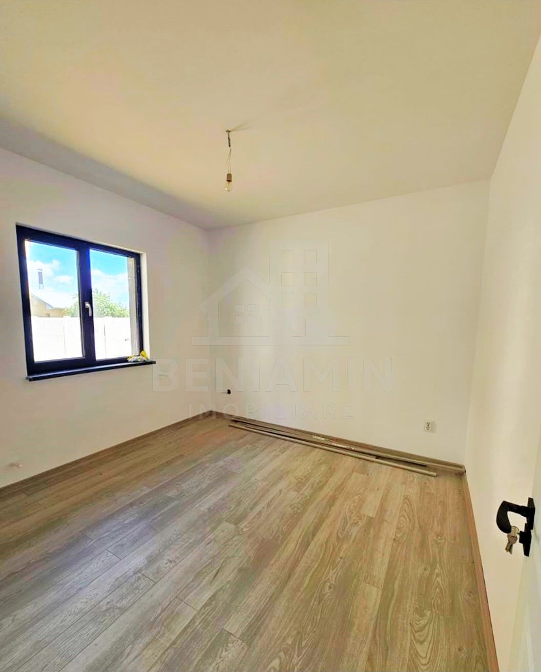 Casa Isalnita-La Cheie-2026-80mp Utili-322mp Teren-Toate Utilitatile — fotografia 5
