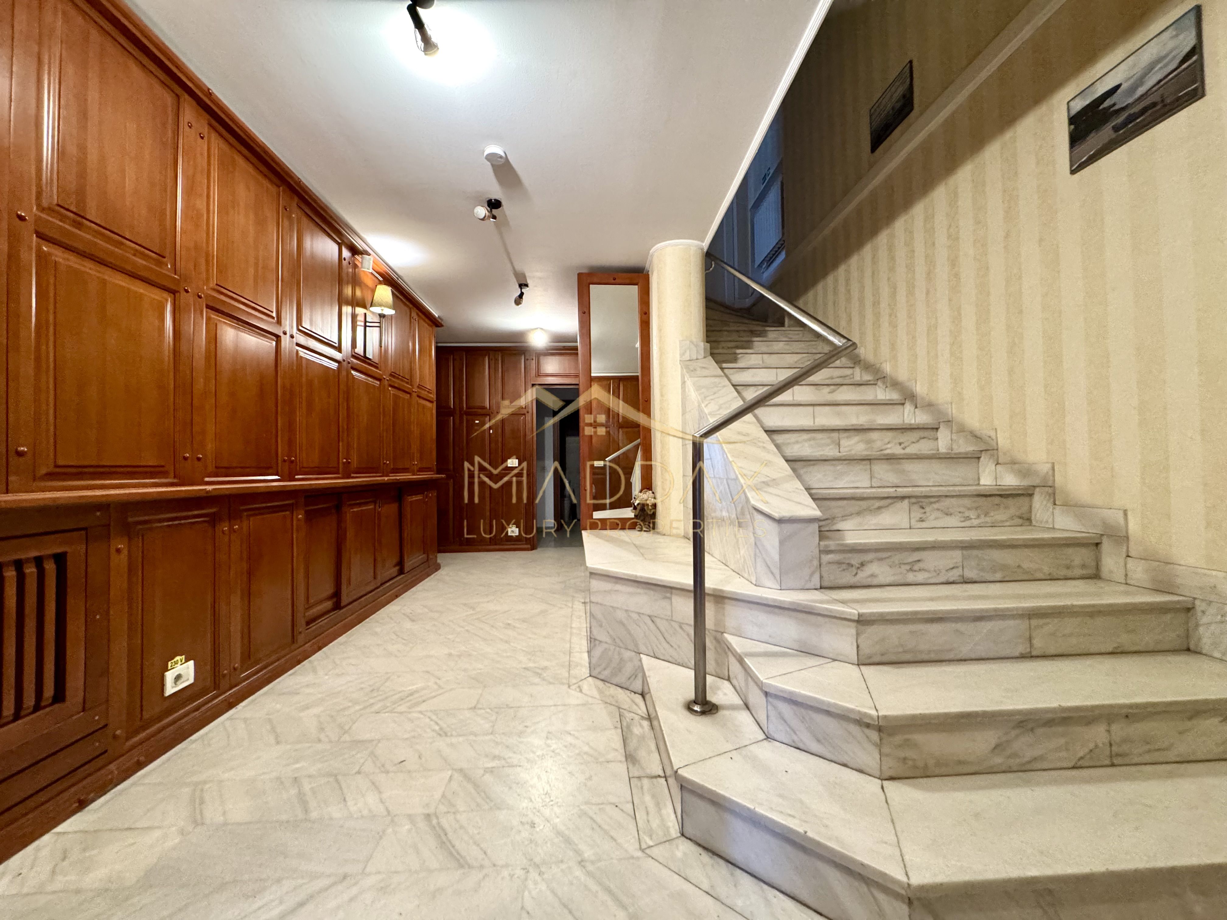 Vila centrala cu 13 camere *460mpu* + garaj // Dorobanți — fotografia 3